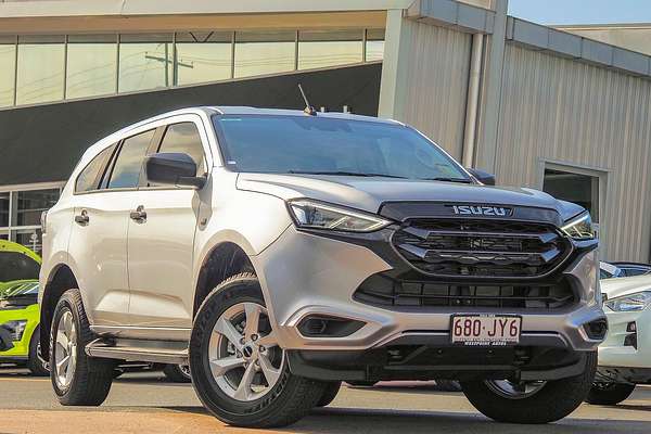 🚙✨ Car of the Week: 2023 Isuzu MU-X 4x4 LS-M 7-Seater