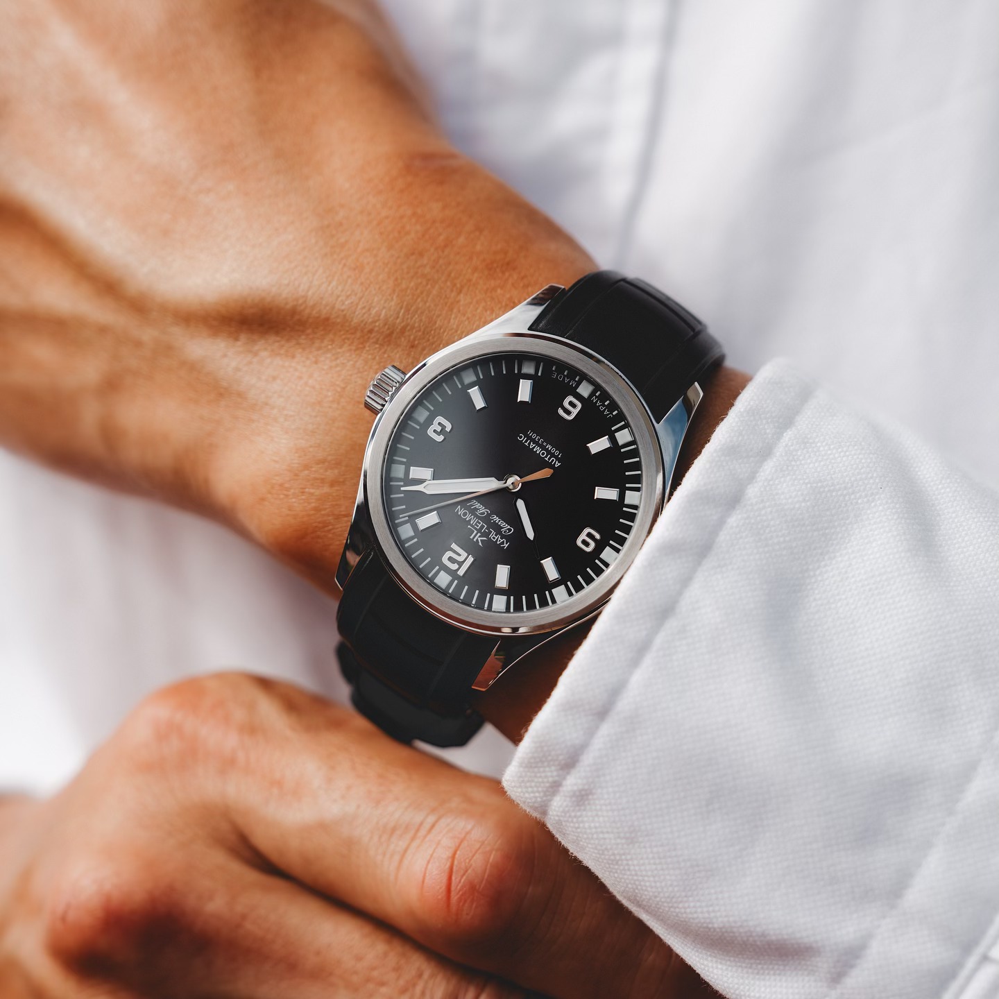 Elegant and Tough. Classic Field
