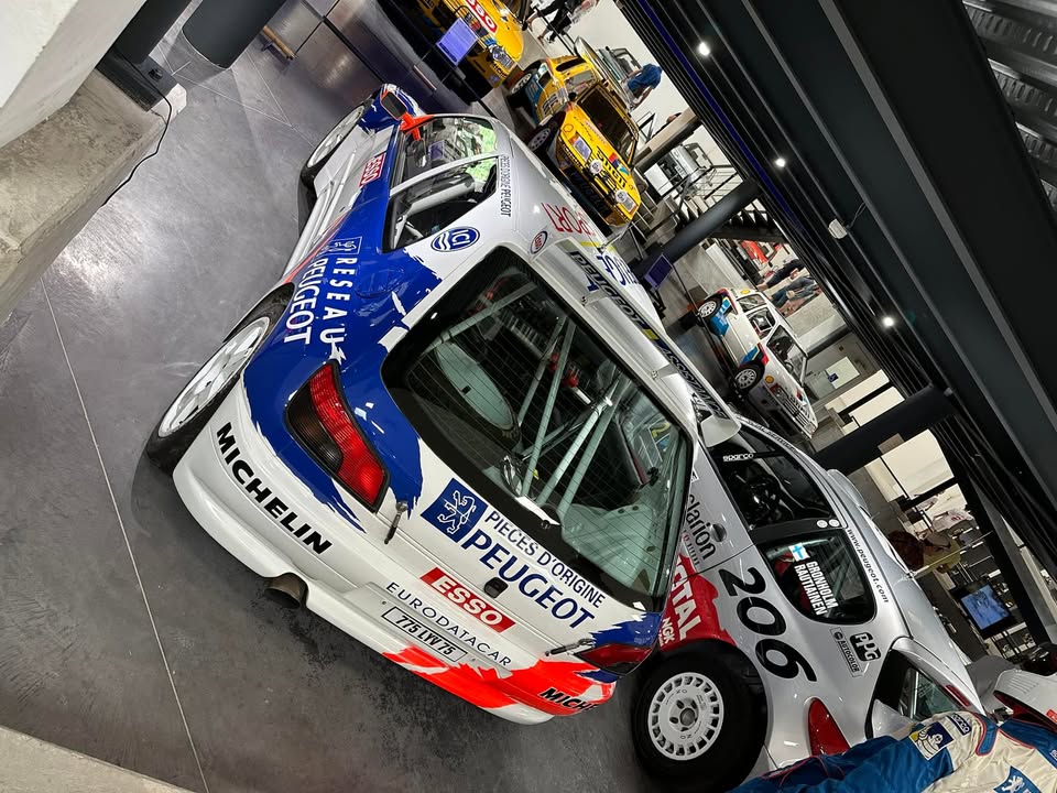 306 Maxi versus the 206 WRC Having both these Peugeot legends in