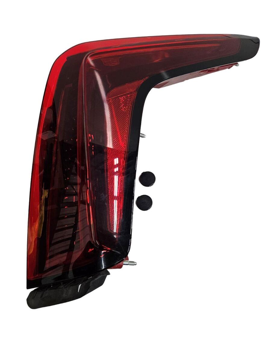 Right Passenger Side Rear Tail Light – Fits 2013-2017 Cadillac XTS, LED, Chrome Housing, DOT/SAE
