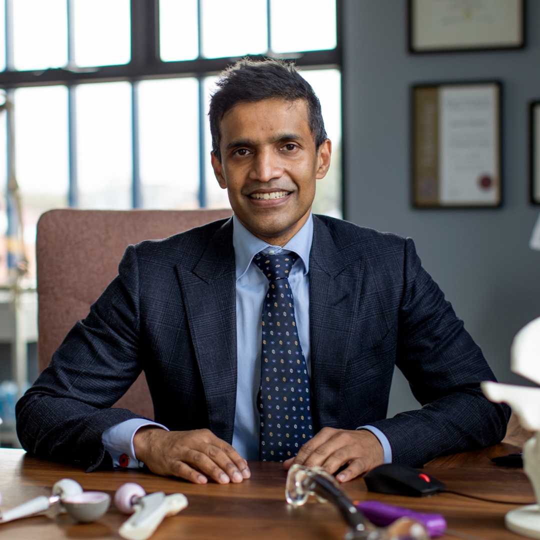Meet our skilled surgeon,... - Melbourne Orthopaedic Group | Facebook
