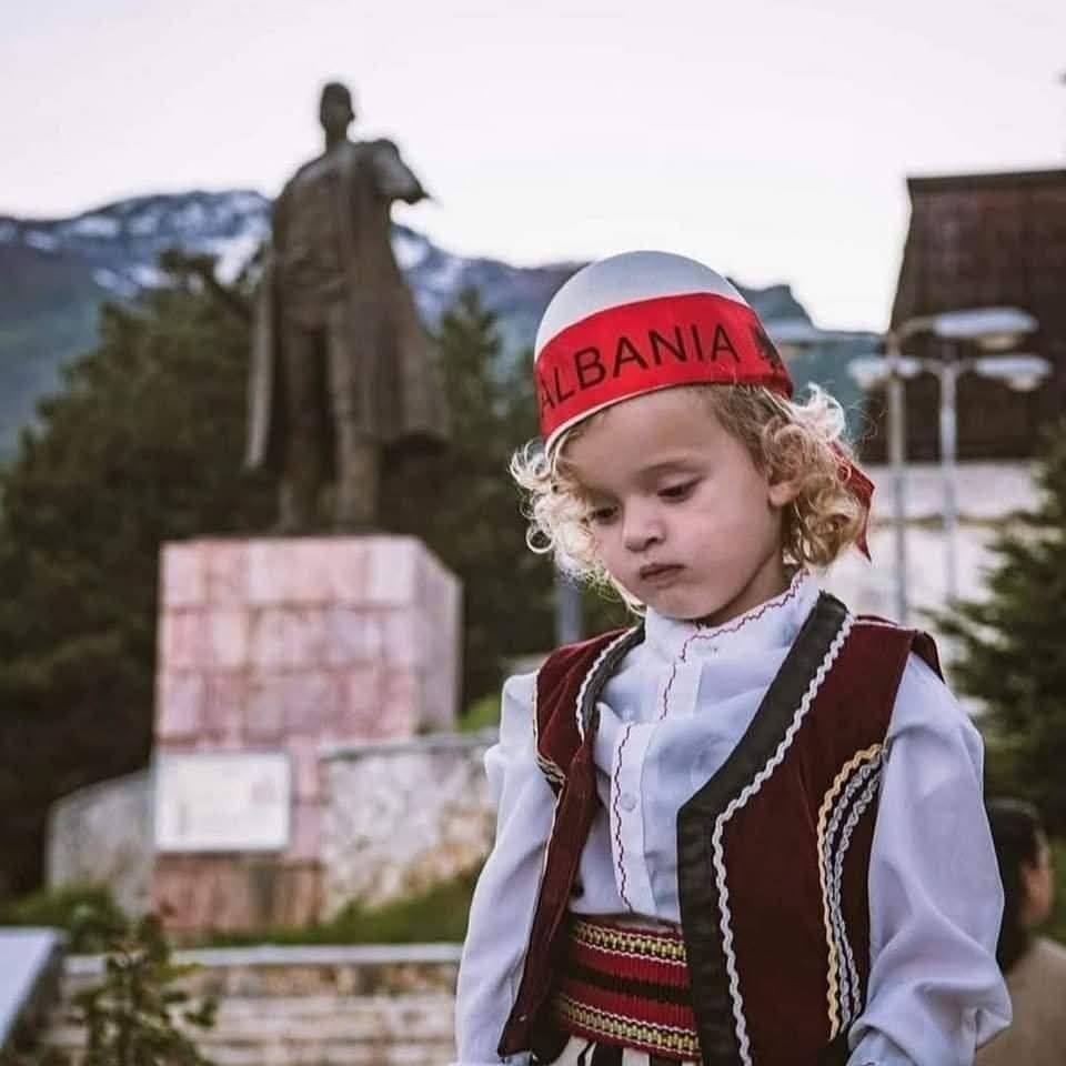 TROPOJA TEK JU - Media e degjeneruar nuk shef sa mijera... | Facebook