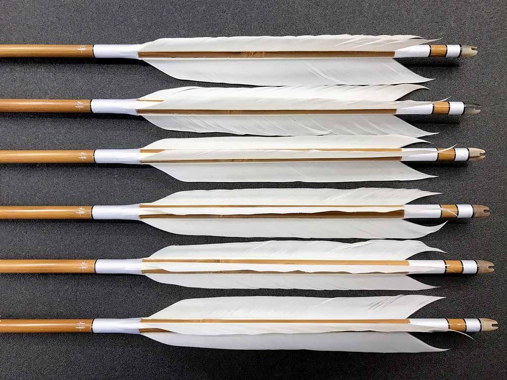 猪飼弓具店 - 竹矢 梓 6本組 近的用(2) 白鳥 ナタ羽 全長約90～94cm 仕上がり約24g http://ikai-kyugu.jp ...