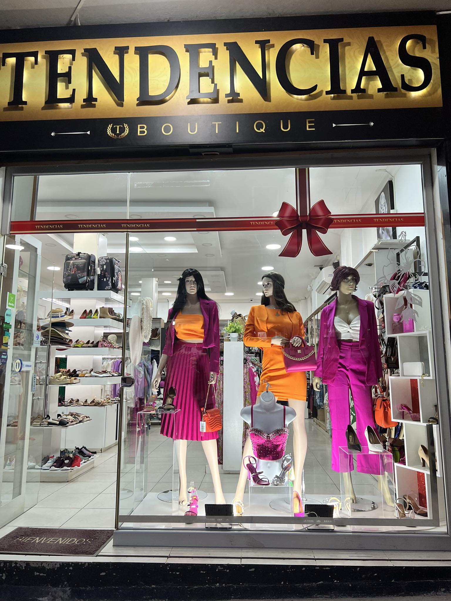 Carmin'e Boutique - Tenemos los mas Bellos Abrigos Siempre a la moda ...
