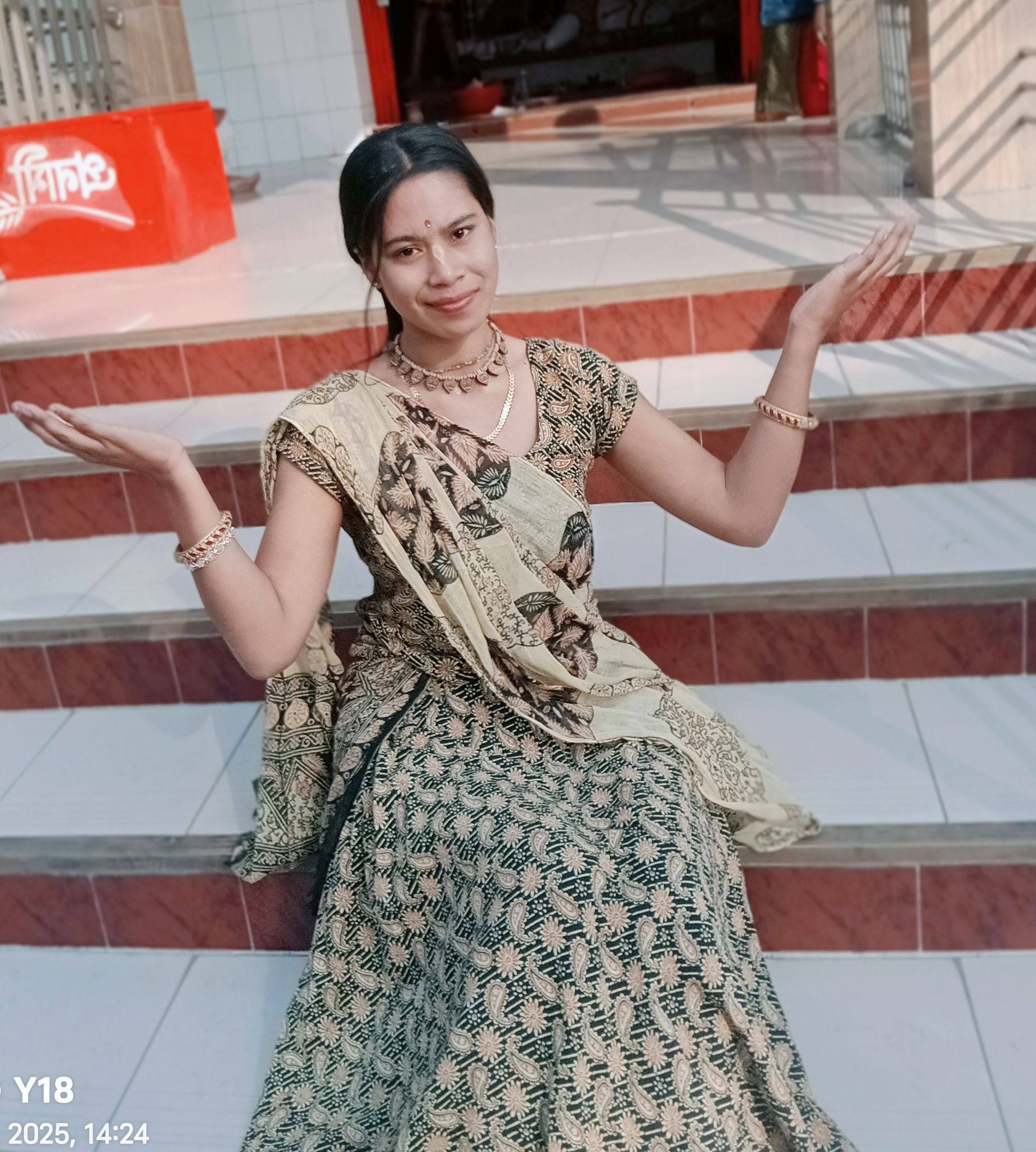Sreeti Roy - হরে কৃষ্ণ রাধে রাধে 🙏🌺🌸 | Facebook