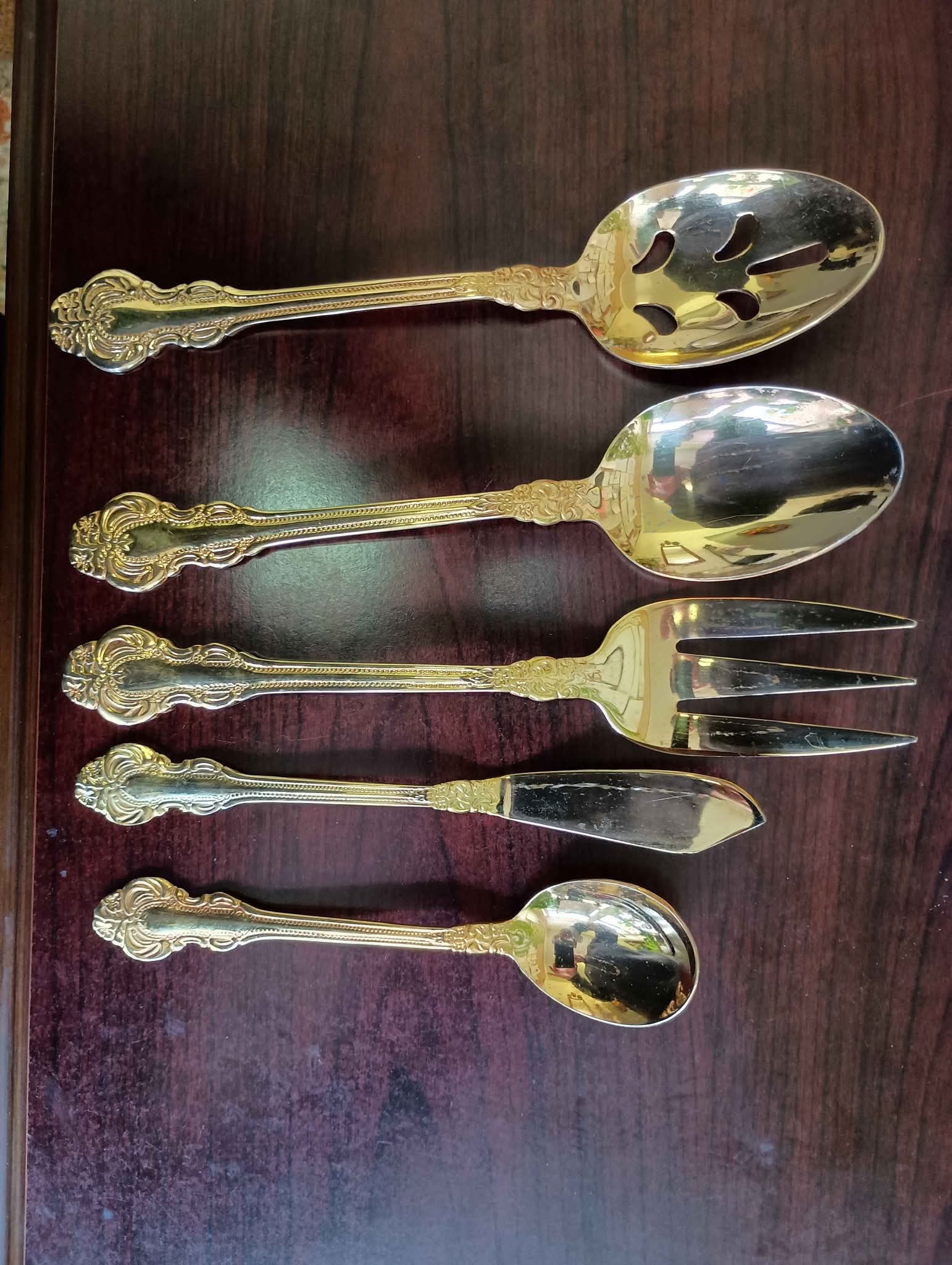 Cambridge Silver Jessica Pattern Stainless Steel Flatware Set - Glossy Finish, Used