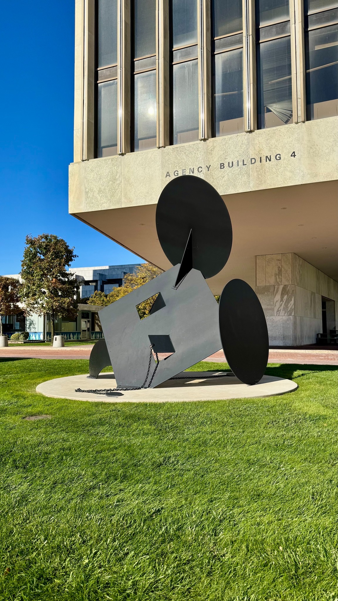 Happy birthday to Claes Oldenburg! 🎉 ​ Known for turning everyday