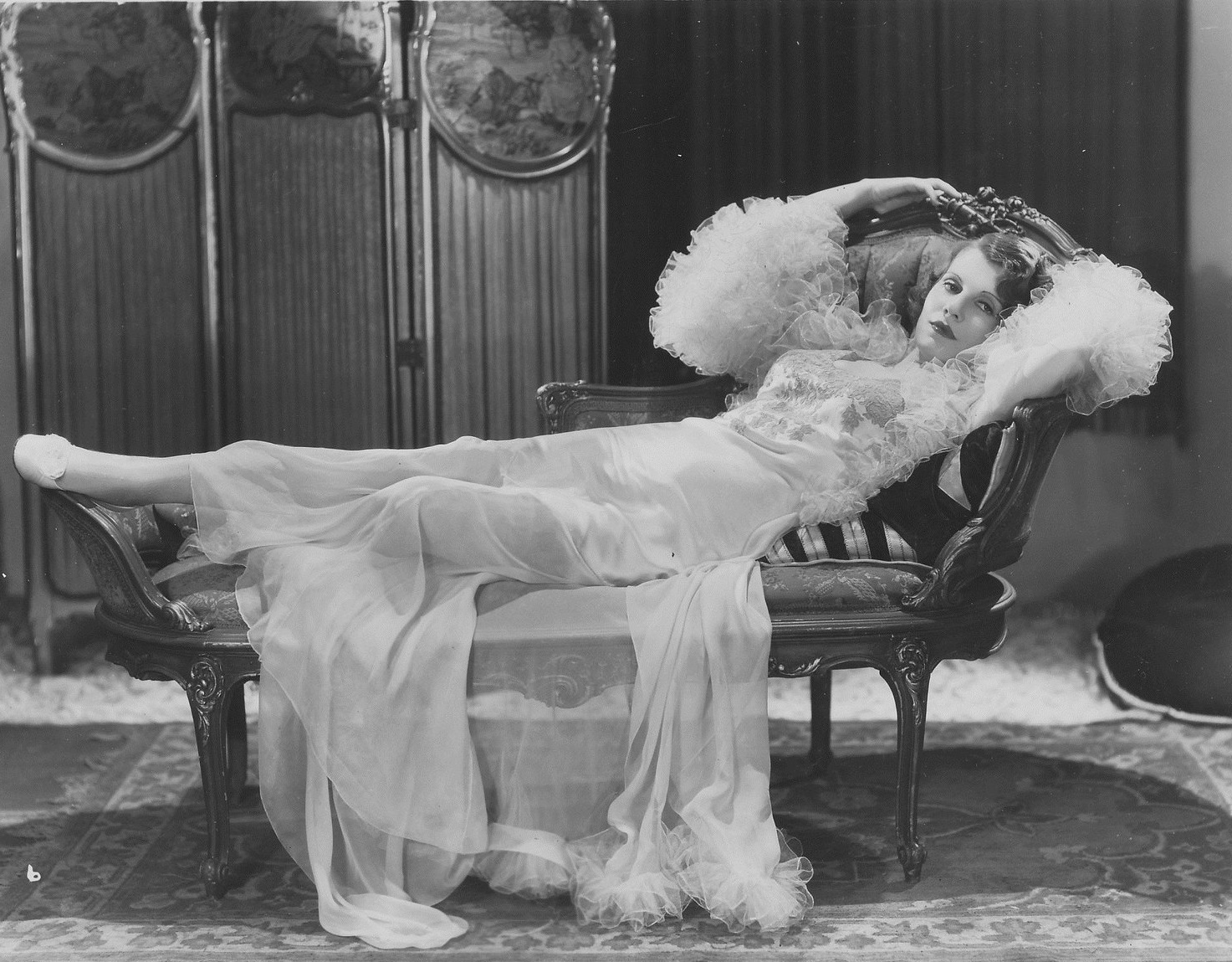 Pin - Ellalee Ruby, an actress posing for a pin-up photo made by her ...
