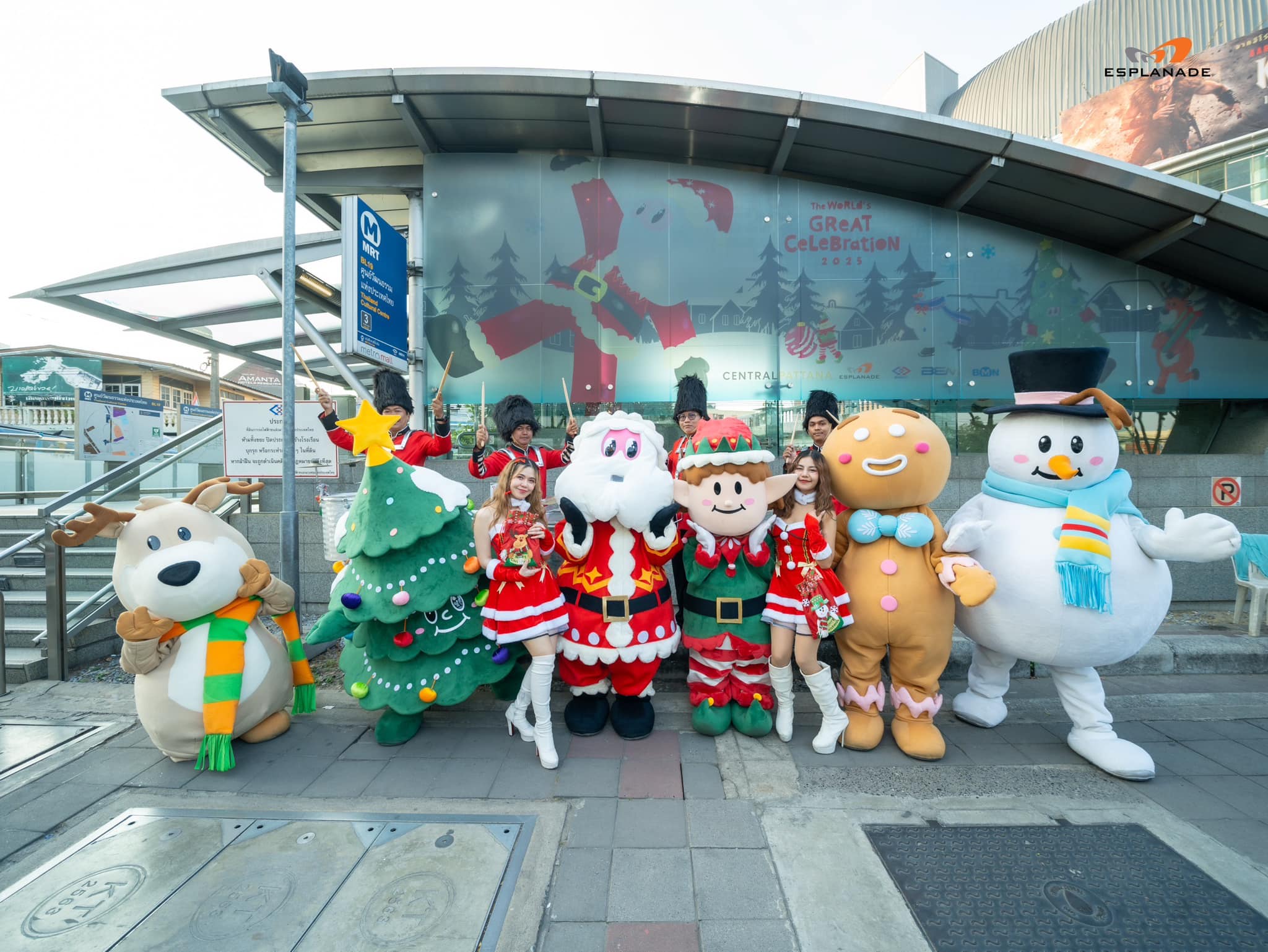 ปู๊นๆๆๆ 🚆🎄 มีภาพมาฝากกกก ขบวน Troop... - Esplanade Ratchada | Facebook