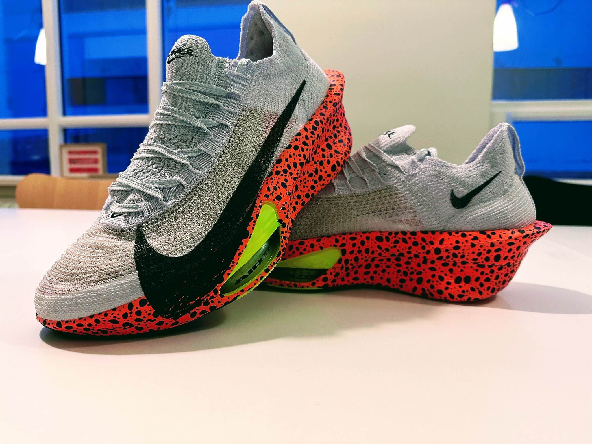 Brand New. Nike ZoomX DragonFly - Mango, Size: 44, UK9. 200 Euro