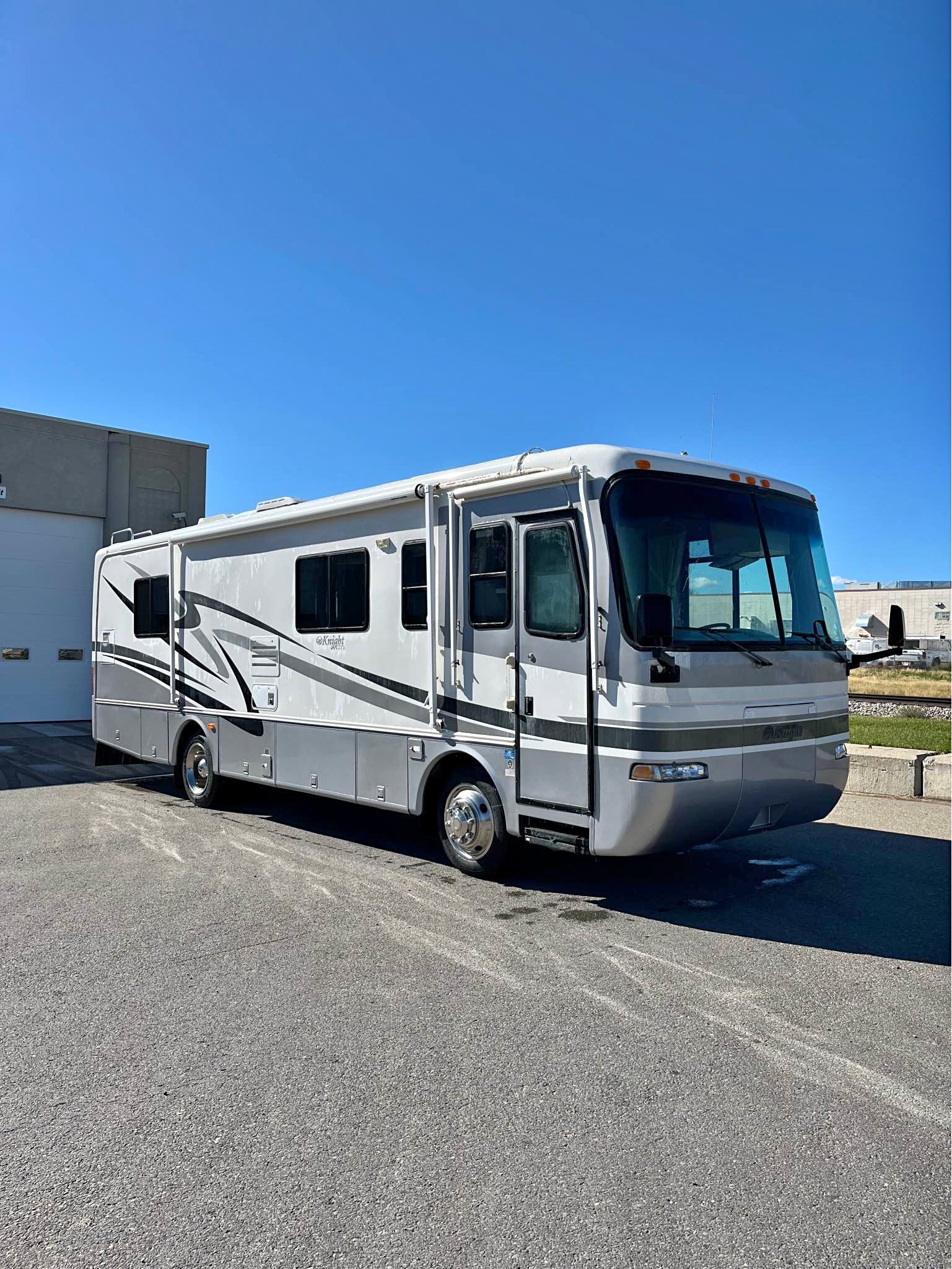 2001 Monaco Knight Deisel Trade for Trailer