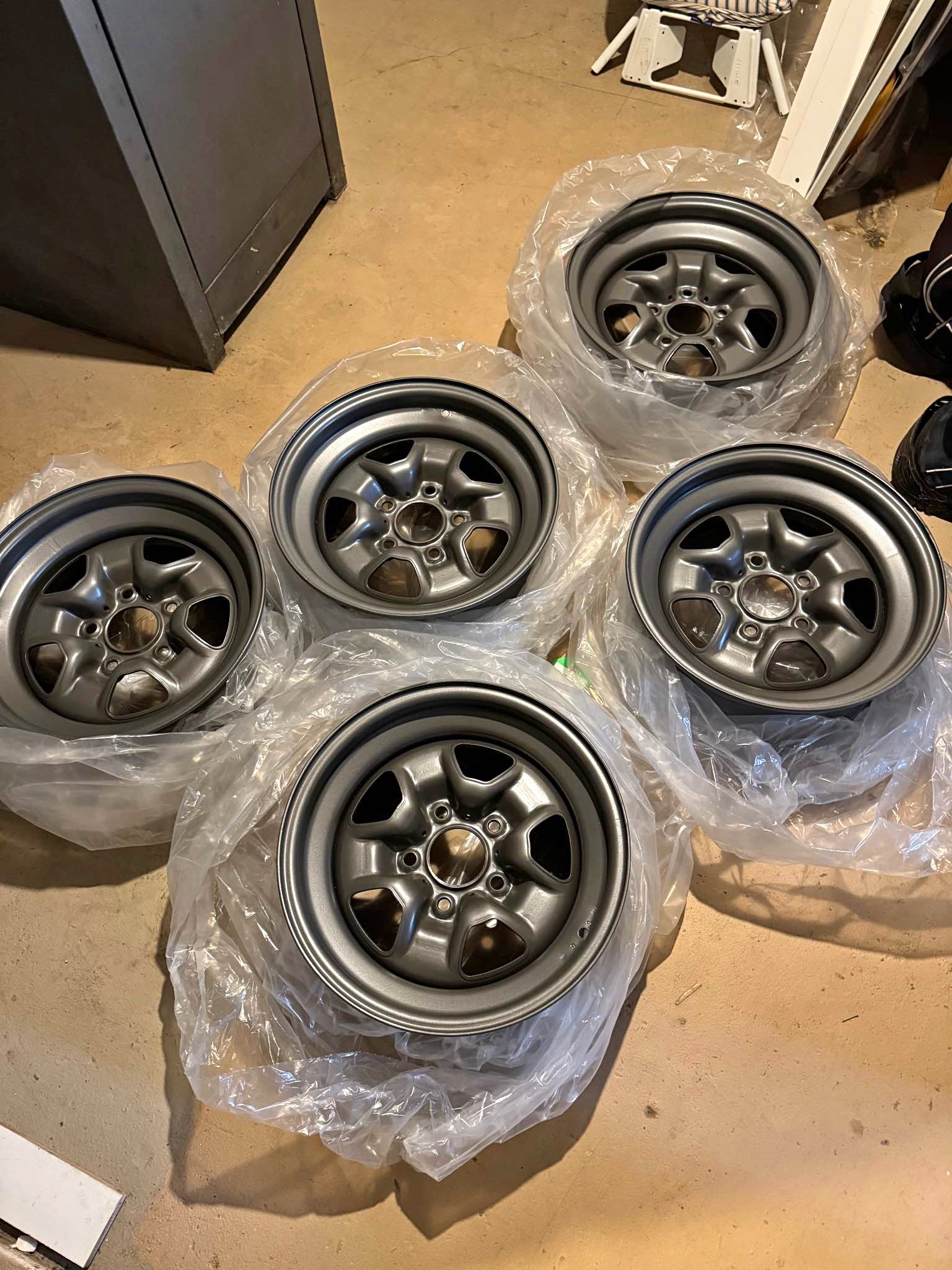 1974 Oldsmobile bolt on center cap 15x7 Cutlass / 442 Rally Rims set of ...