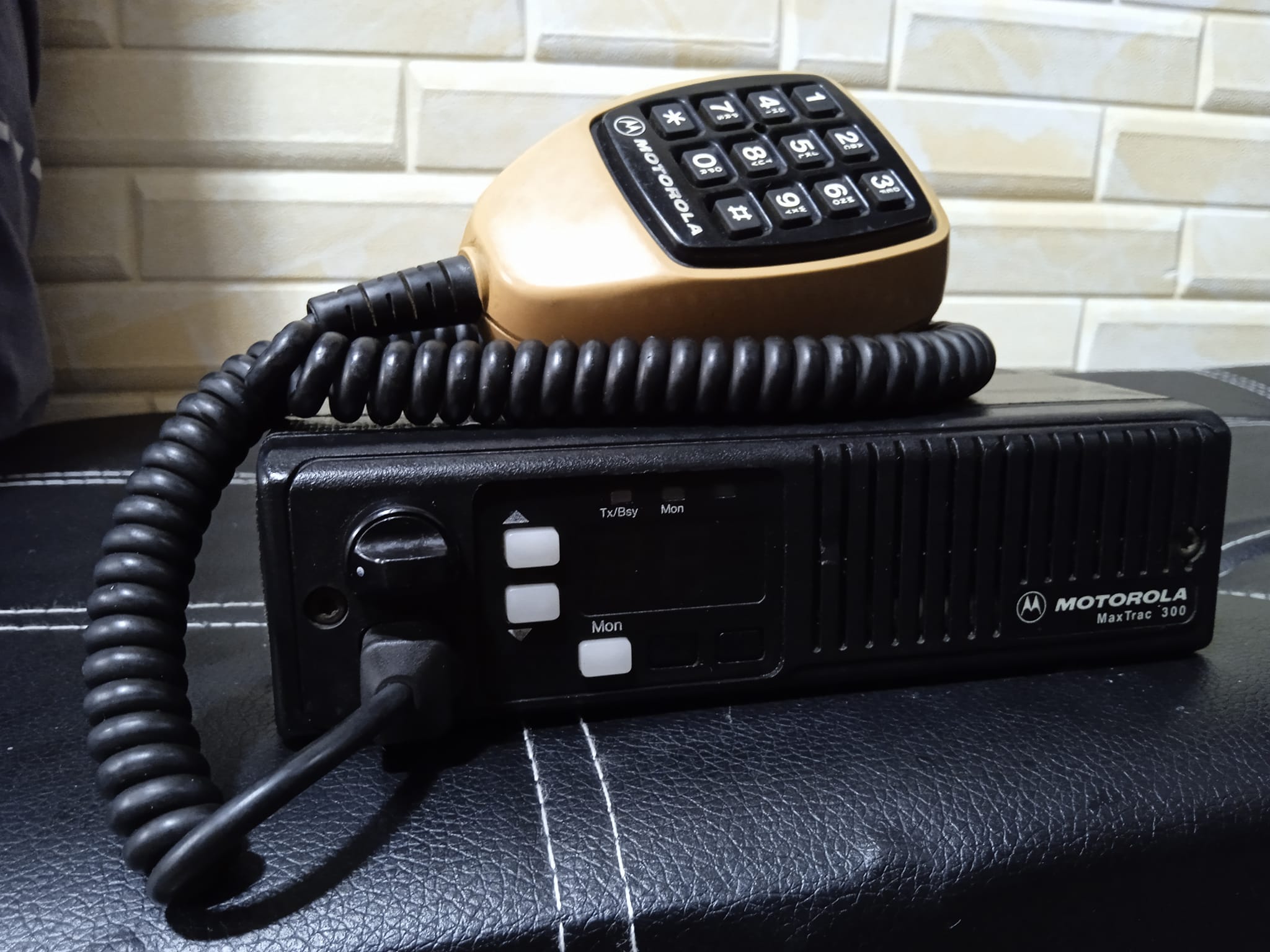 ? MOTOROLA GP338 PLUS, UHF 403 to 470MHZ ( SET ) ? 2500 pesos 