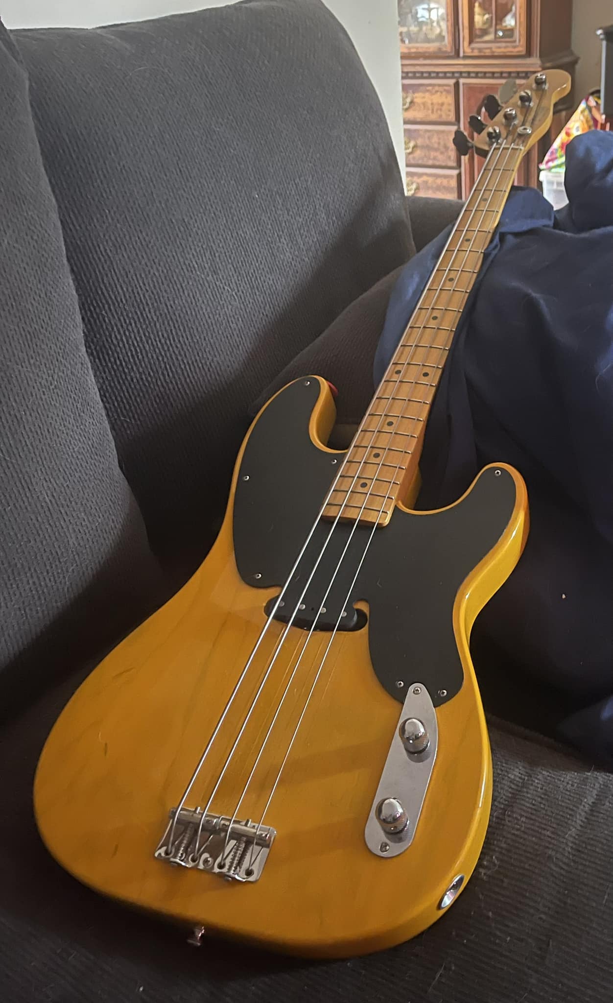 How to date a CIJ '62 reissue bass guitar?