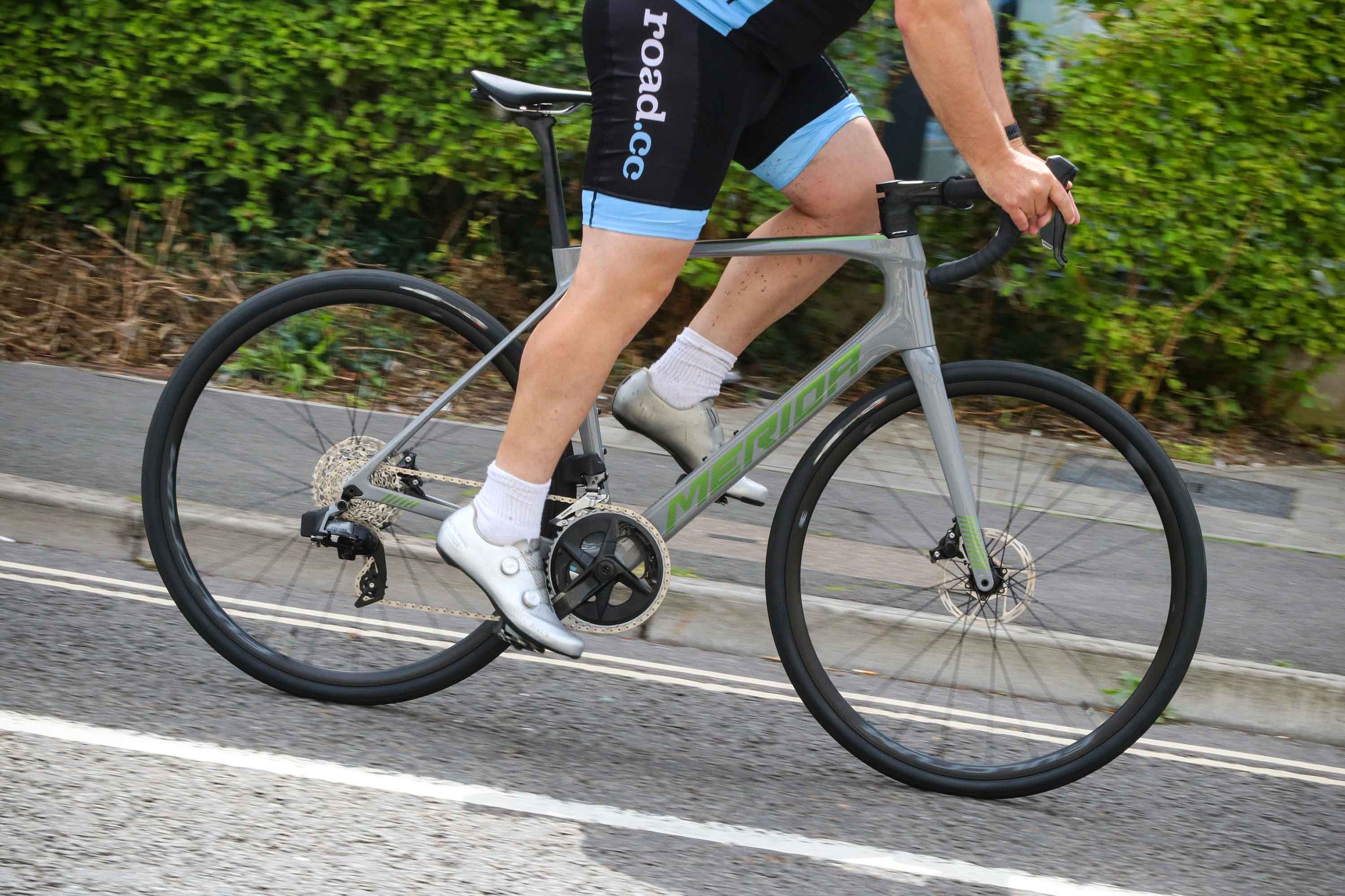 The Scultura 4000 Disc is a well-priced mile-eater from MERIDA BIKES