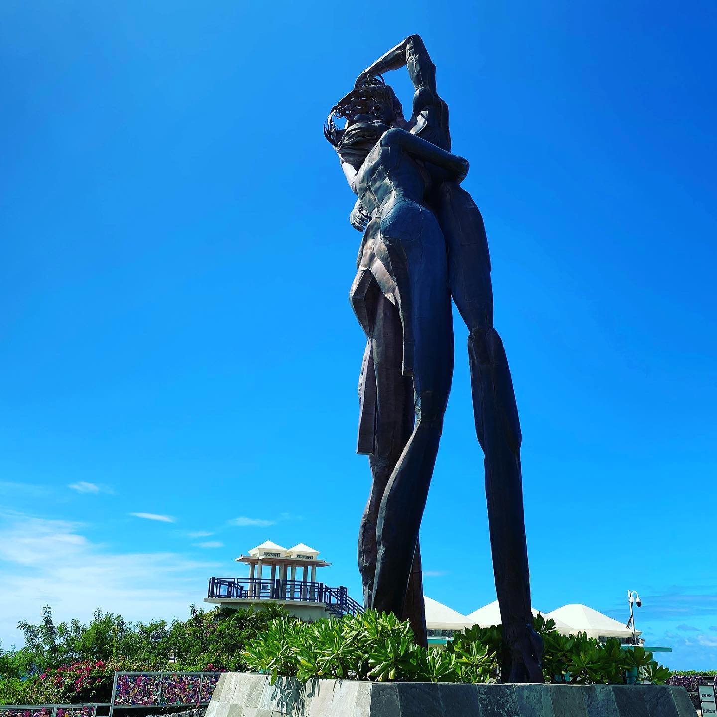 Lam - Hafa Adai! 🌸🌴🇬🇺🤙🌈 いつかの恋人岬 恋人岬を象徴する巨大