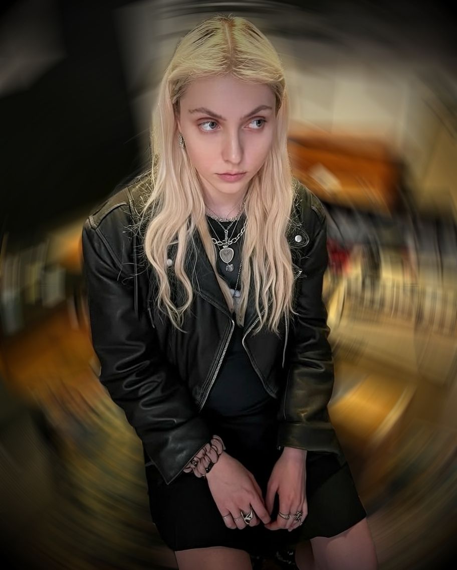 Icon - Taylor Momsen on stage with The Pretty Reckless has an extremely ...