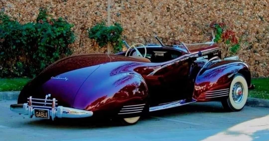 Glamour in Packard's 1940. This is the $4593 Super Eight One