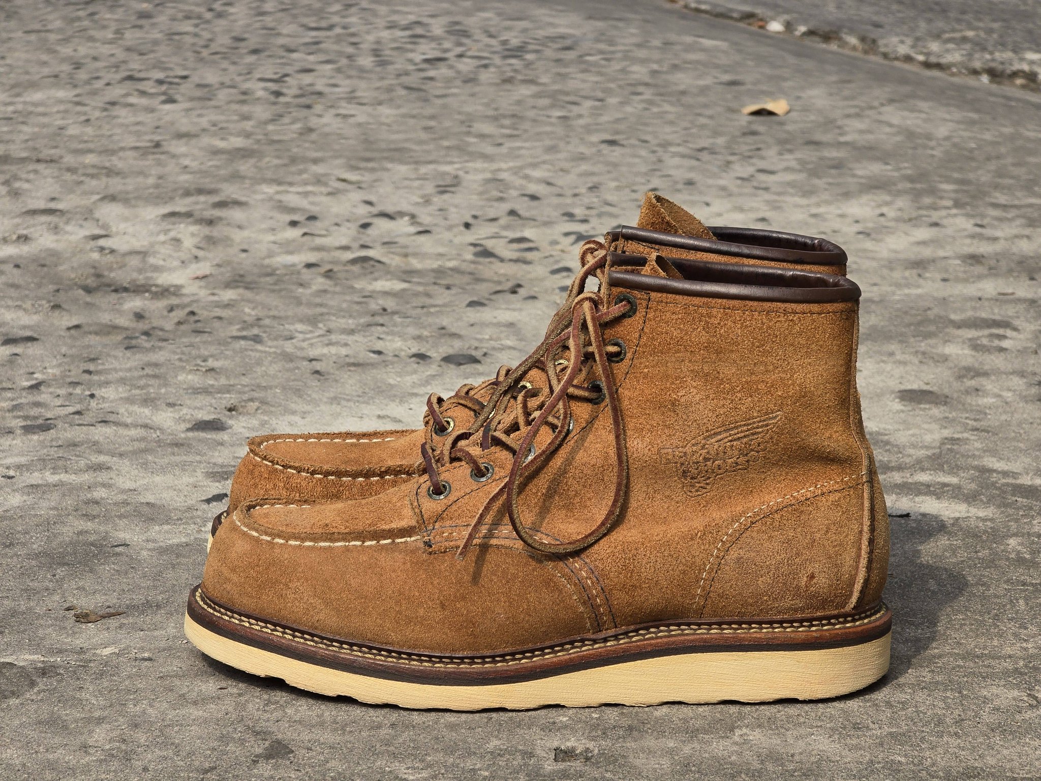 Red Wing 1903 Hawthorne Muleskinner Moc Toe boots