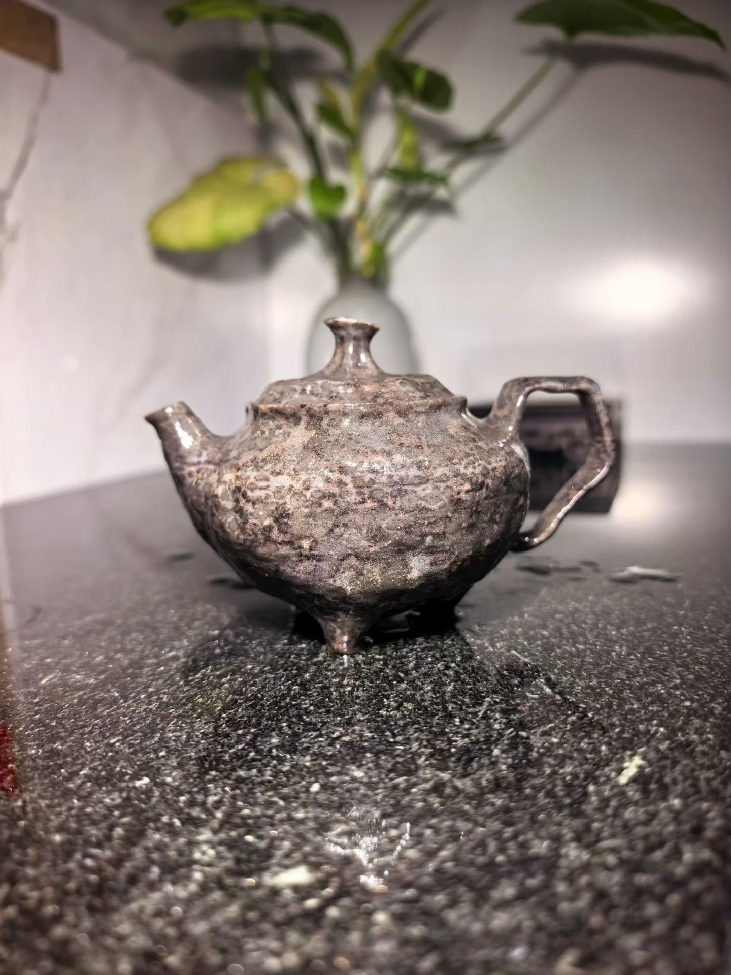 冰碛岩石茶壶优点：纯天然、纯手工、无添加。 特性：天然原石独一无二