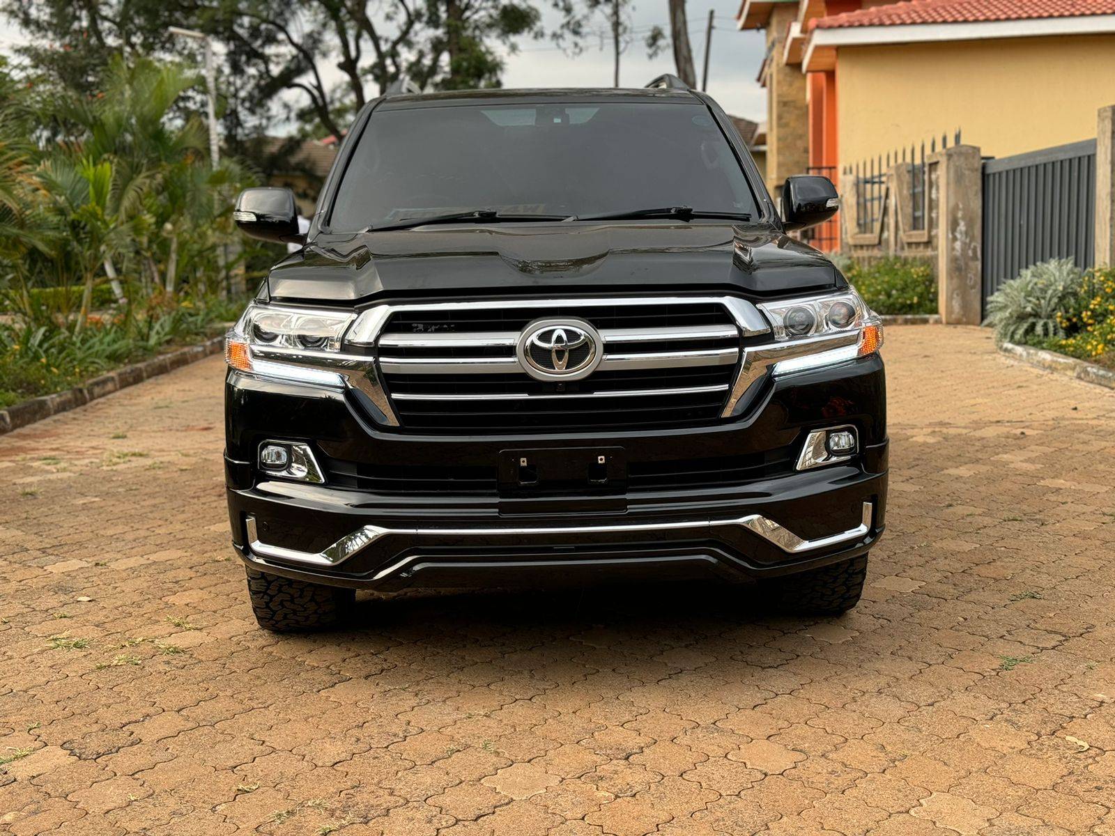 TOYOTA LANDCRUISER ZX V8 2019 4600CC petrol | Sunroof 7 seater