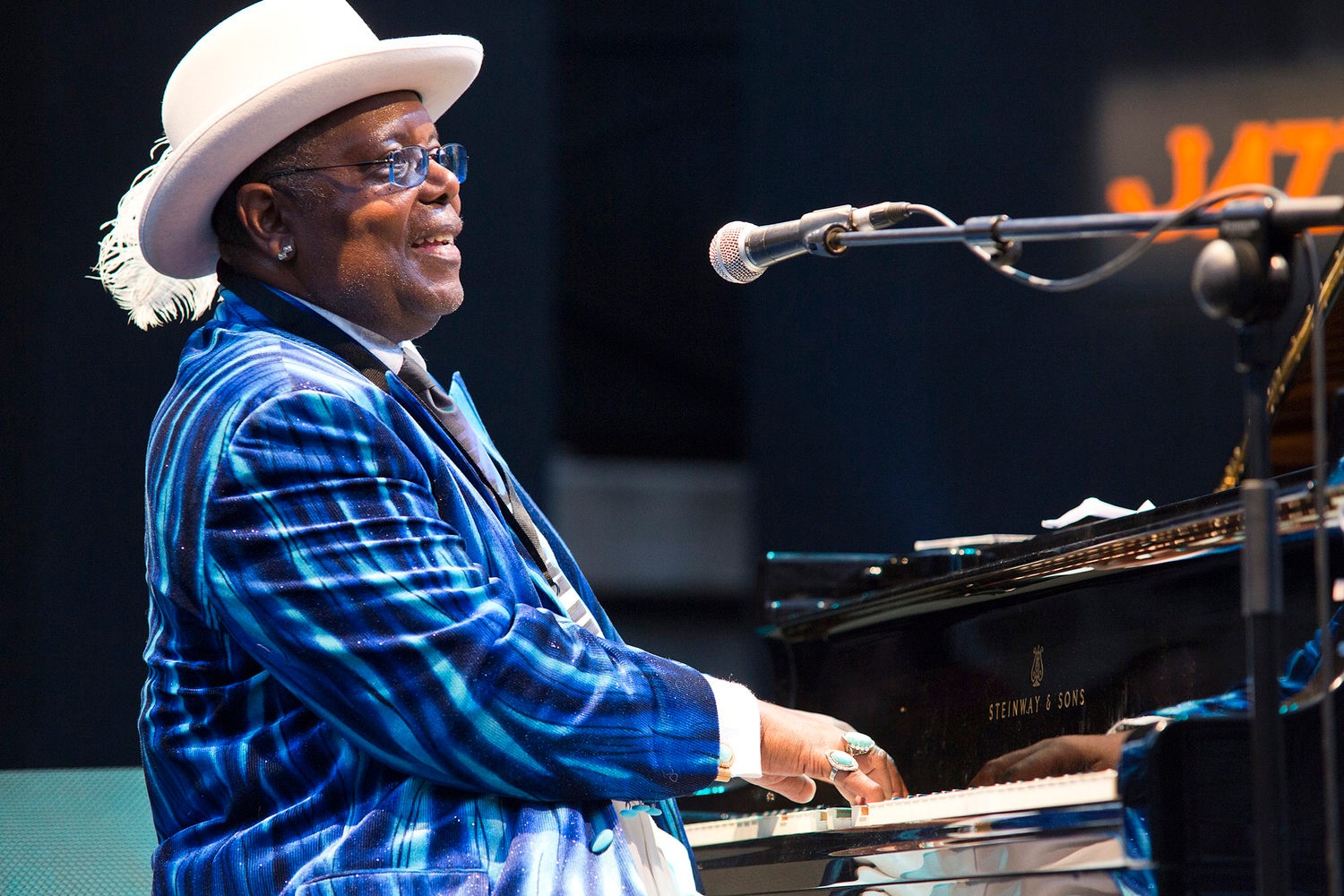 Commercial-free blues music on WMRW.org