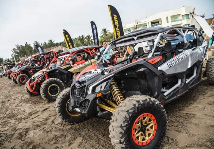 ¡Nos encantan las rutas de Rzr por las dunas! #BeSafe #Rzr #Tourdemotos ...