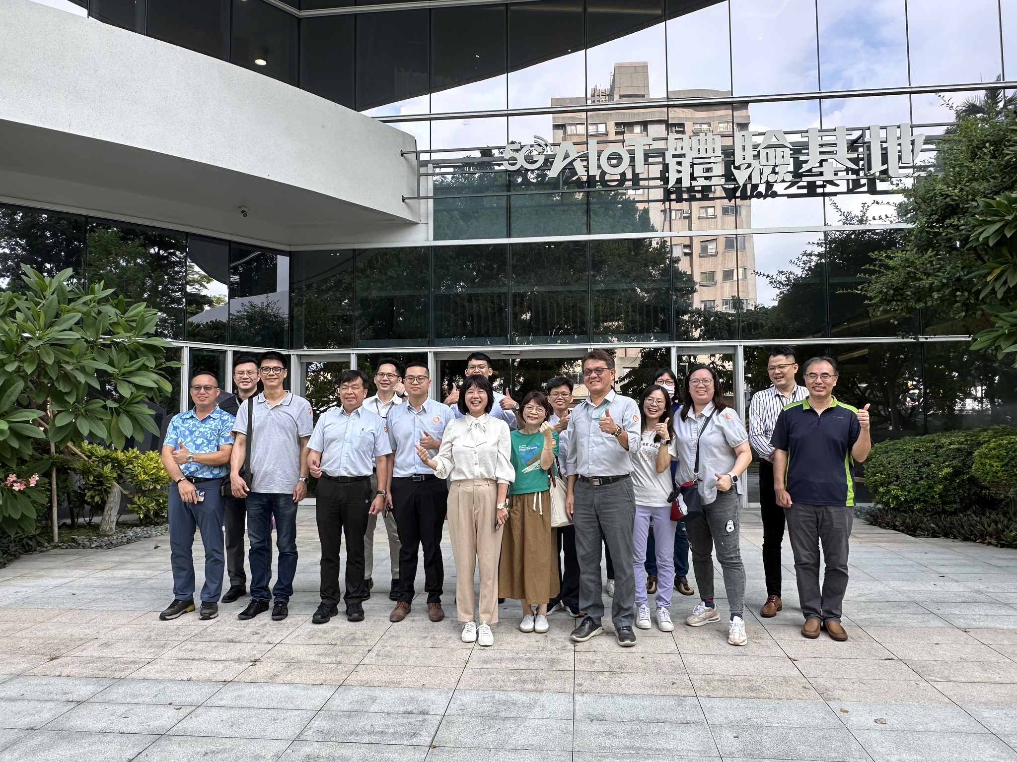 裕仁工業科技股份有限公司 - 🔺裕仁參訪鼎新5G Alot體驗基地🏃🏃‍♂️🏃‍♀️ ️透過今天的參訪 ️... | Facebook
