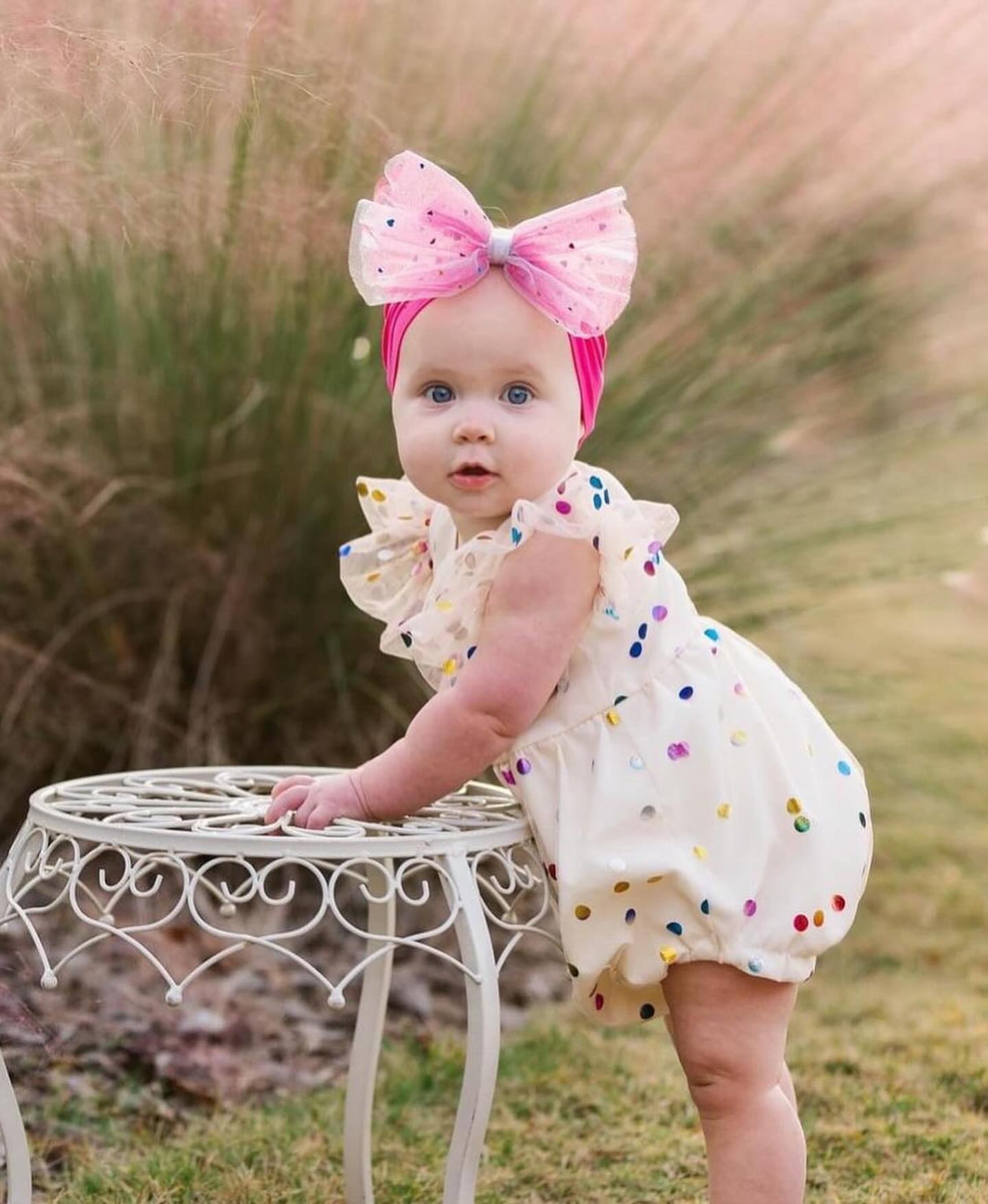 Only the cutest first birthday cake smash outfit for the cutest birthday girl 🎂 swipe for the “after” pic! 📷 @candace_page #firstbirthday #cakesmash #firstbirthdaycake #firstbirthdayphotoshoot #kidsfashion #cutebaby #shopsmall