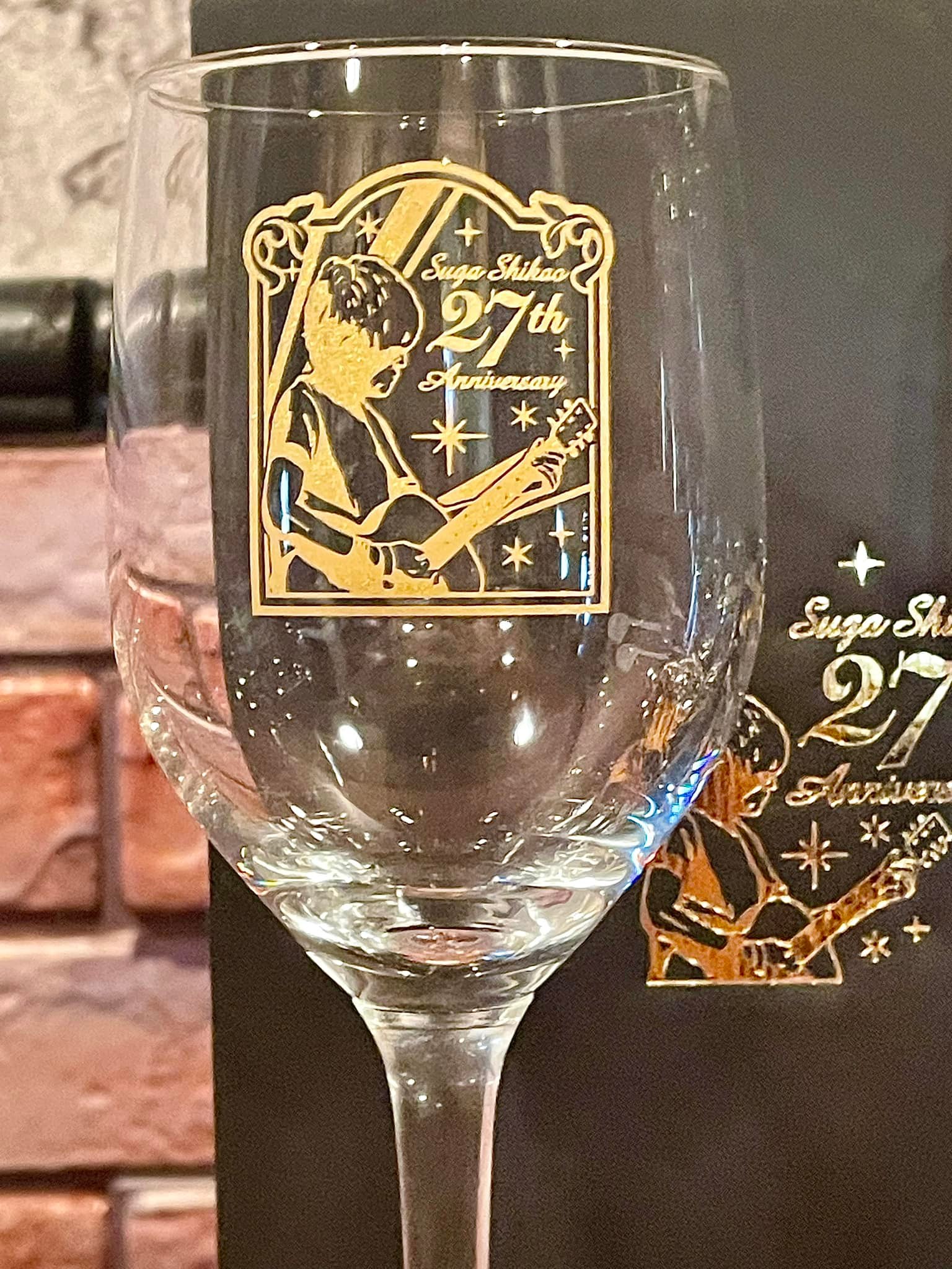 デビュー27周年記念グッズと称して、ワイングラスを作ってみた。 以前