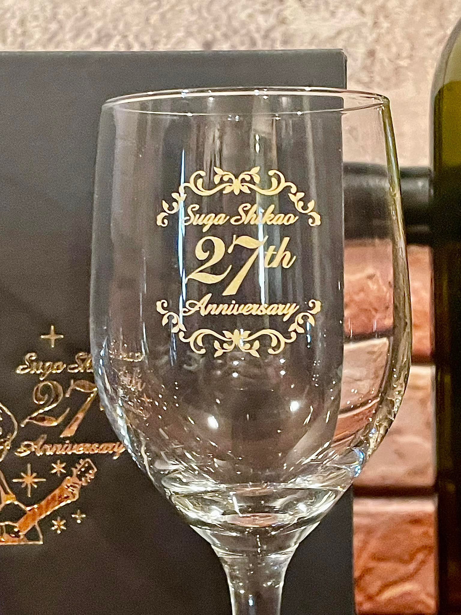 デビュー27周年記念グッズと称して、ワイングラスを作ってみた。 以前