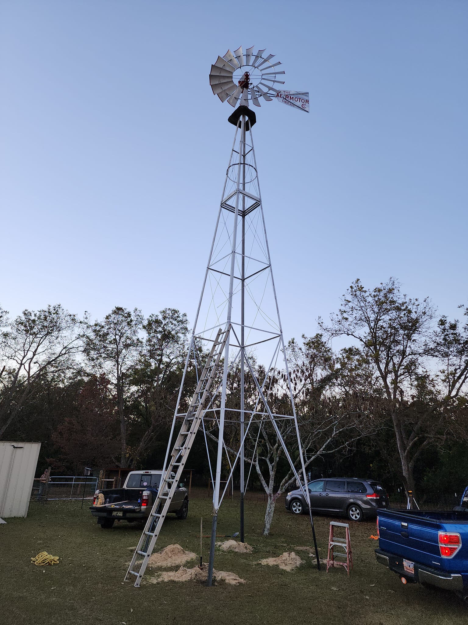 携帯電話本体 Broken wind mill [non working broken] How to repair old windmill?