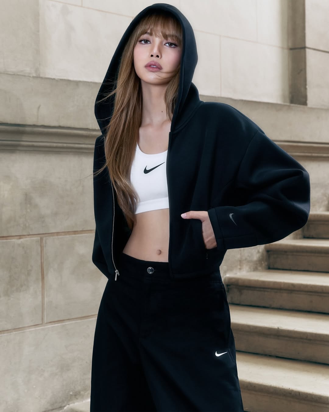Nike signs @lalalalisa_m The BLACKPINK icon and K-pop powerhouse