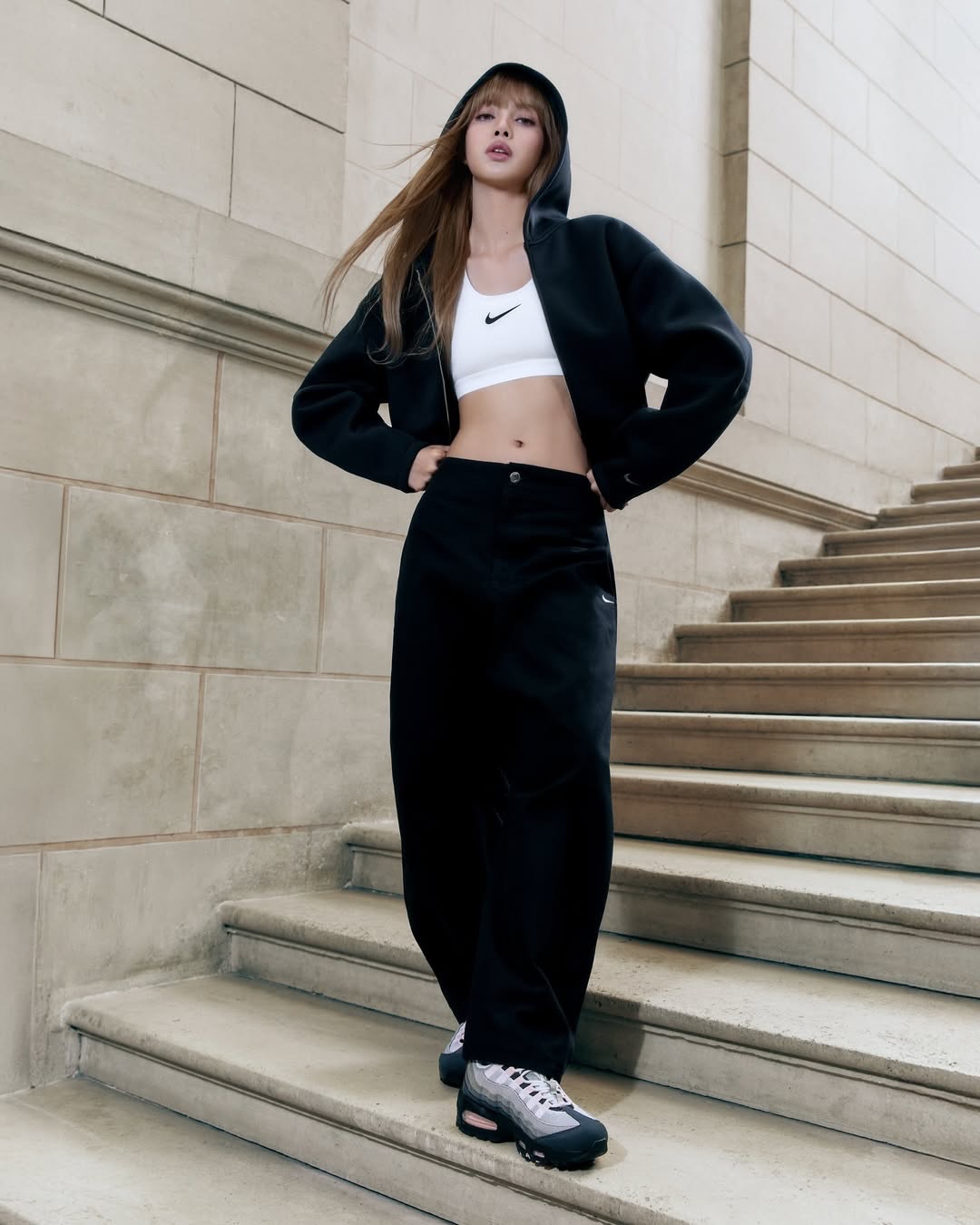 Nike signs @lalalalisa_m The BLACKPINK icon and K-pop powerhouse