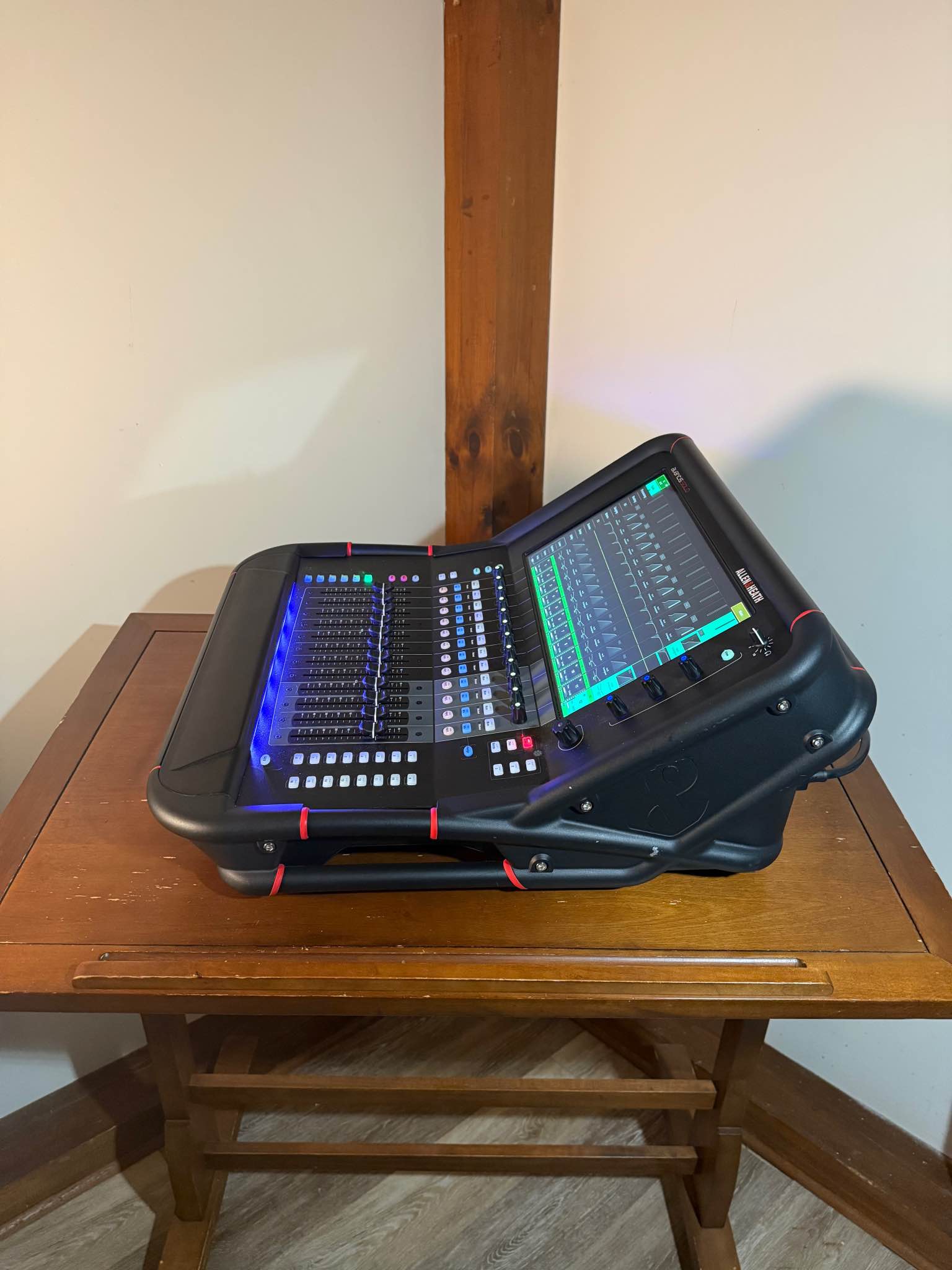 Allen & Heath Avantis Solo w Fly case and Dpack Plugin Bundle - Pro ...