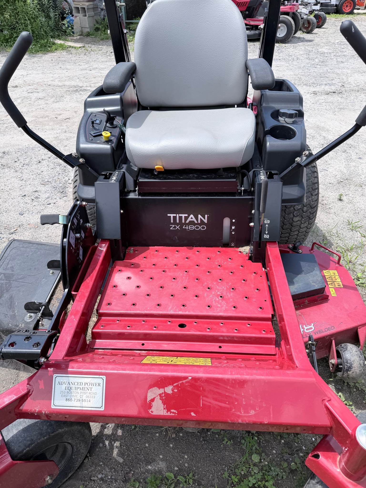 Man 公式写真 Toro Titan ZX 4800 used . Has 179 hours on it. Very well maintained