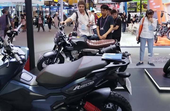 Aveta ADV Titan 190 Scooter | Facebook