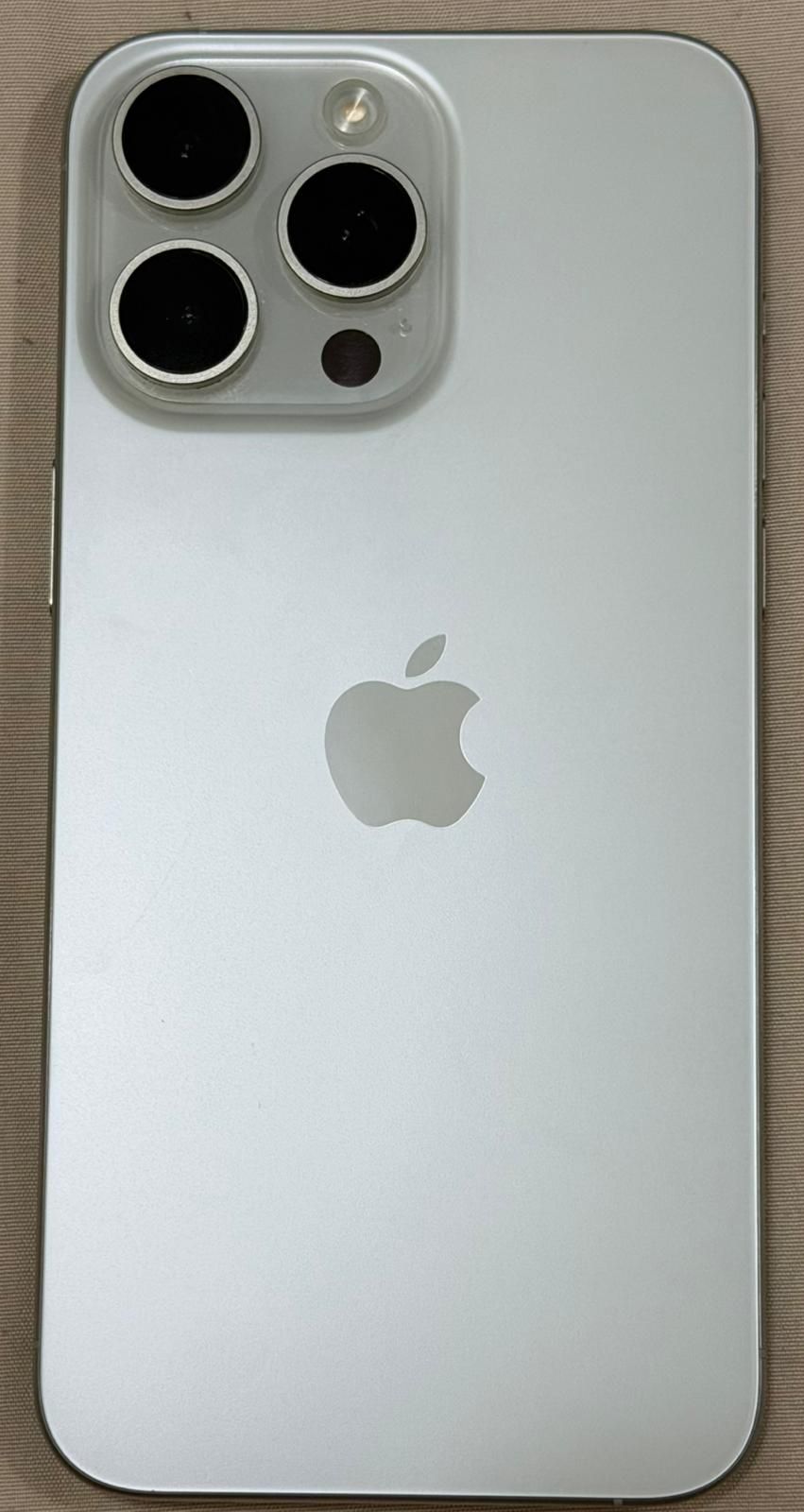 iPhone 15 Pro MAX ホワイト 本体 バッテリー残量86% iPhone 15 Pro