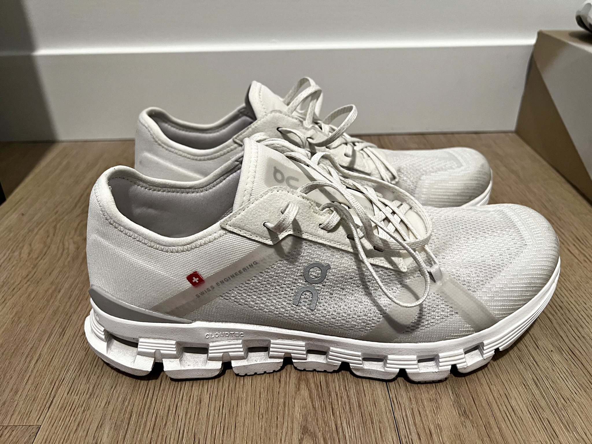 OnCloud X 4 AD - Men's 8US (100% Authentic - Like New) - Athletic ...
