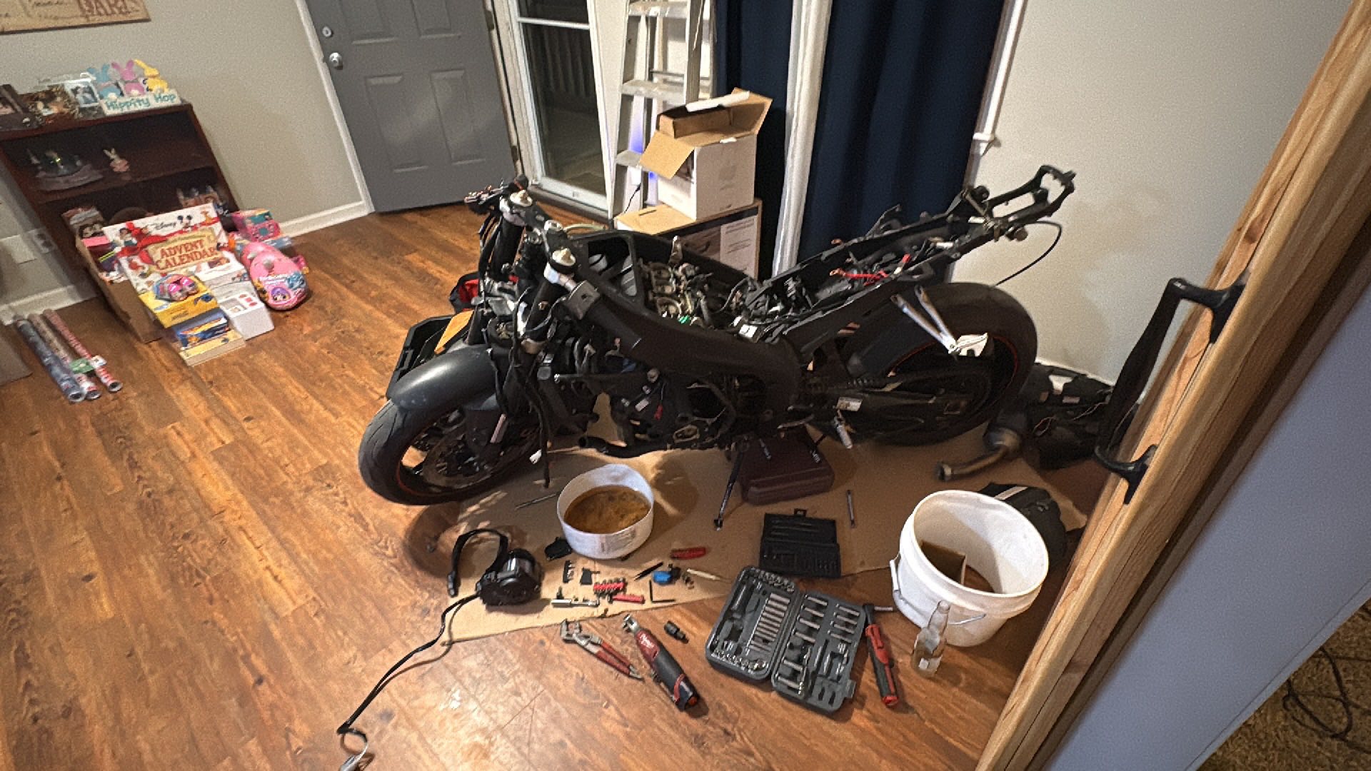 How to identify Yamaha R1 engine model for parts