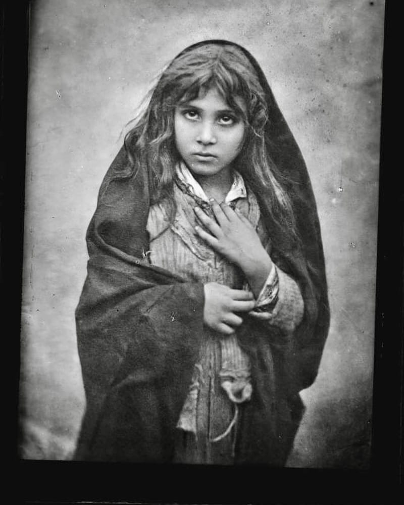 Tirage Photographique Albuminé Vintage 'Gloeden, Jeune Fille' Circa 1890 - Format 12x16,7 Cm