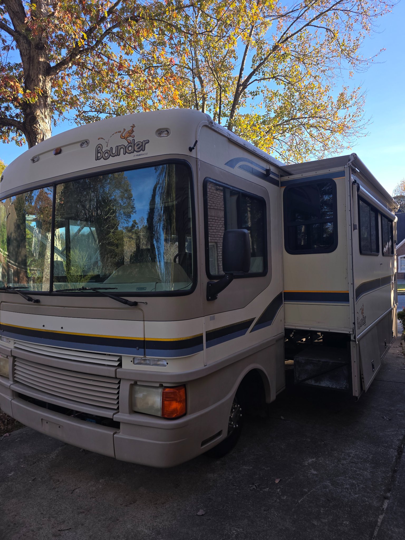 1997 Fleetwood bounder 34 ft superslide - RVs & Campers - Flowery ...
