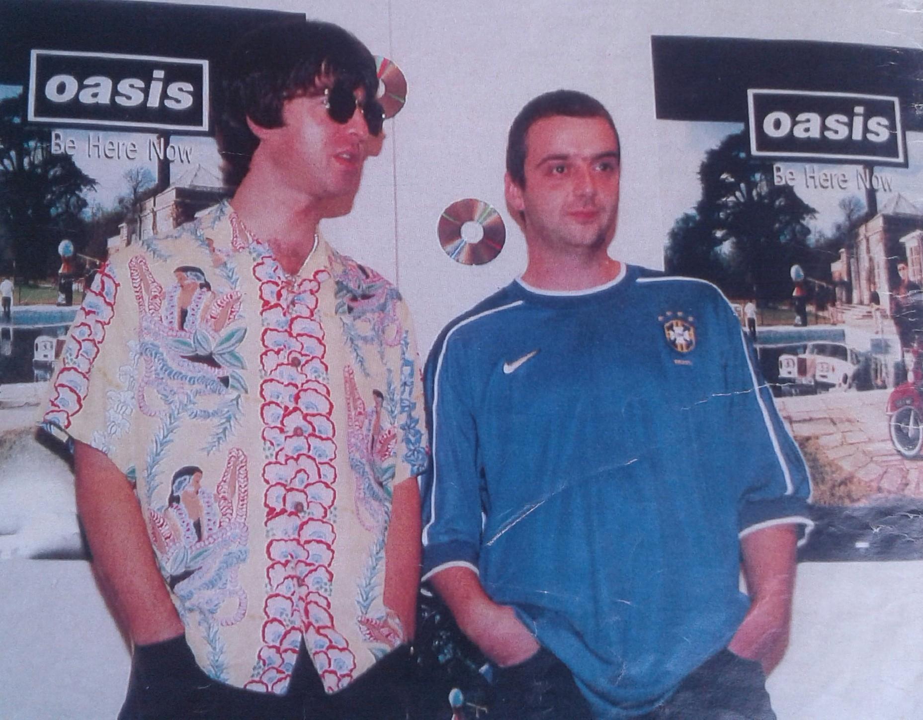 21 anos do primeiro show do Oasis no Brasil.