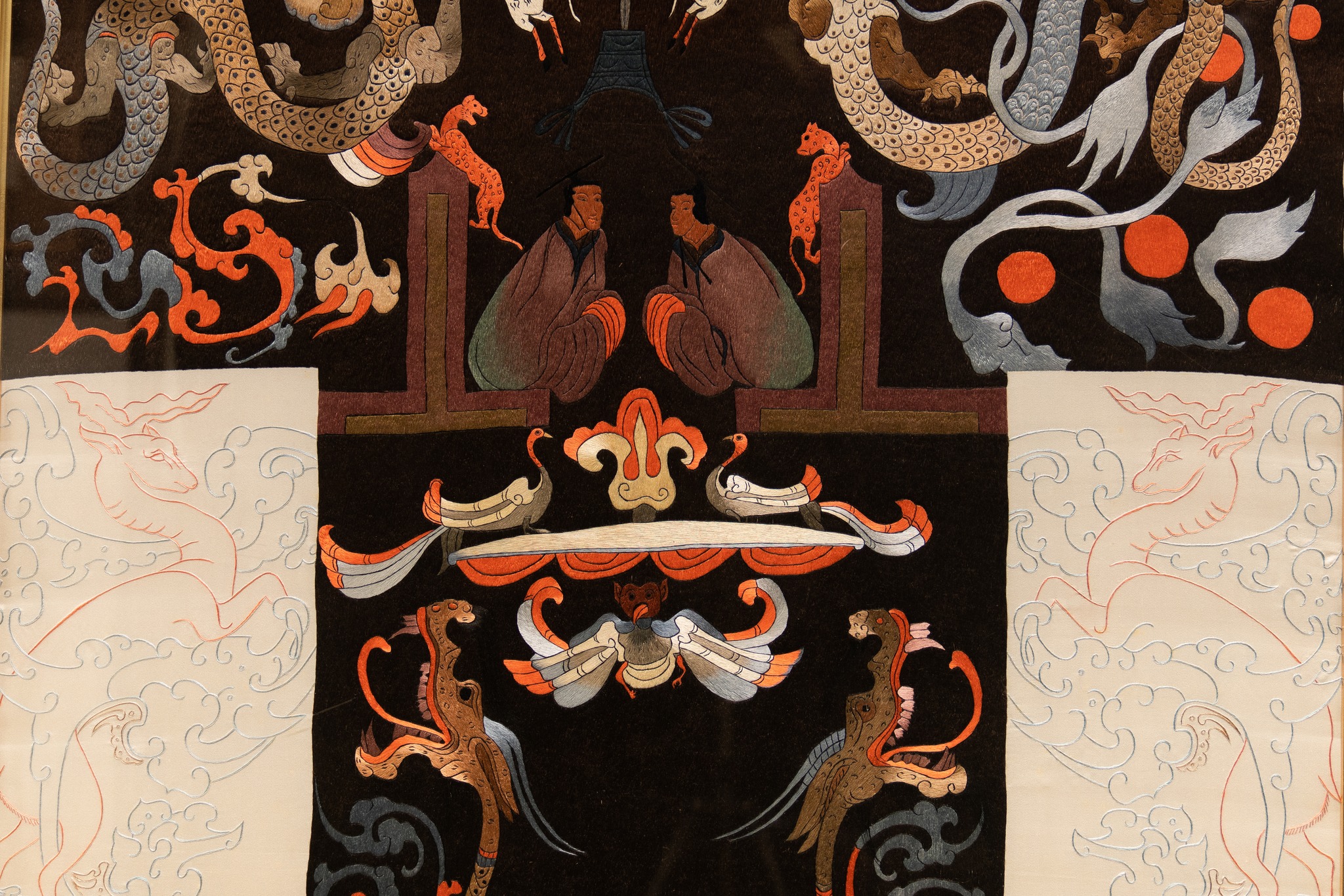 ❚ 異織獨繡–馬王堆出土帛畫與繡品❚ 1972 年，湖南長沙馬王堆漢墓出土