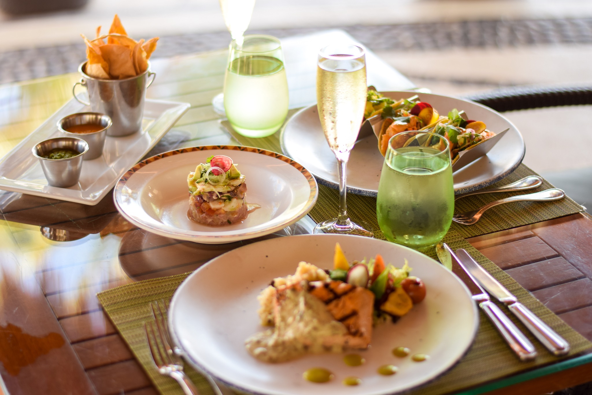 What is the dress code for dinners at Secrets Maroma Beach Riviera Cancun?