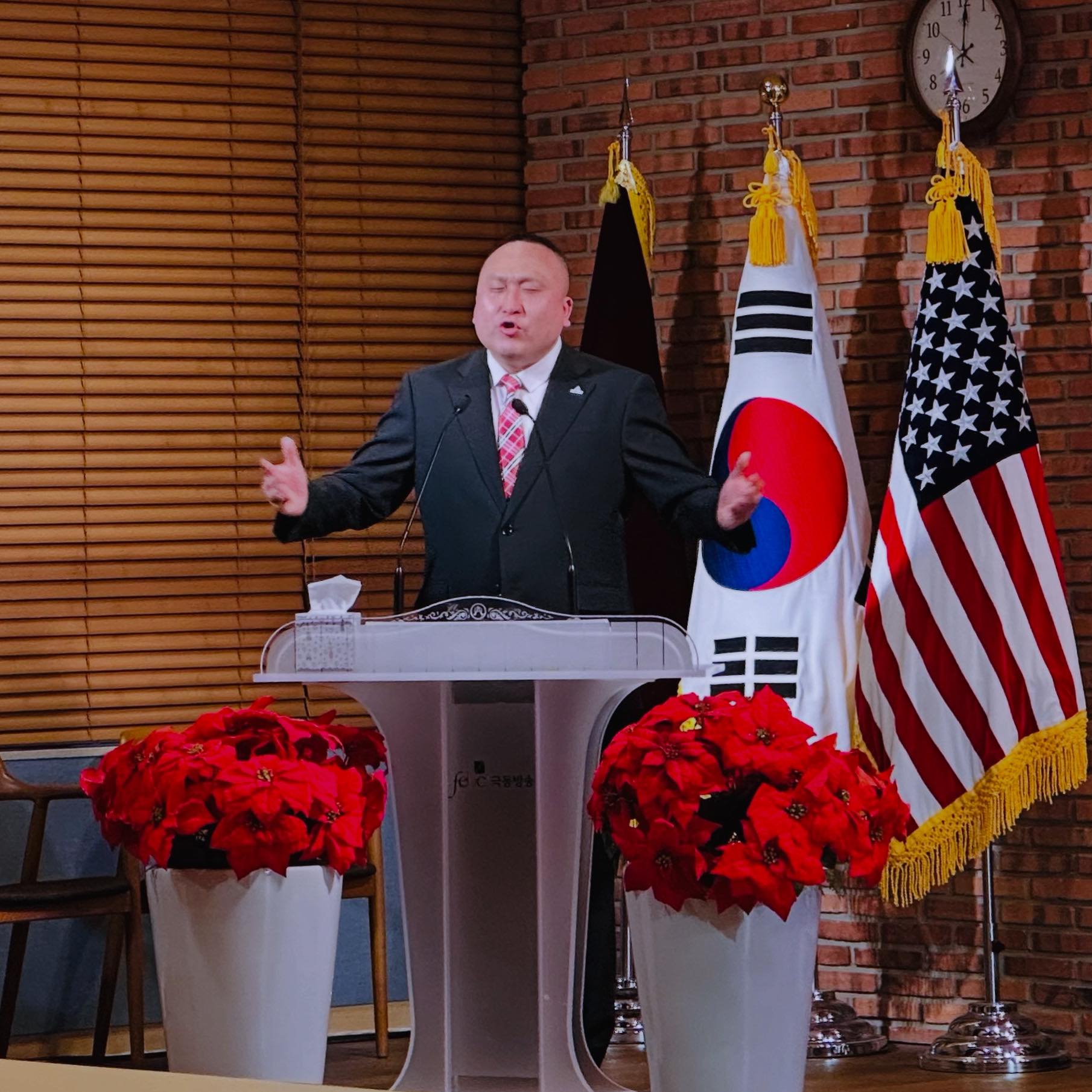 아버지 사랑 내가 노래해 아버지 은혜 내가 노래해 그 사랑 변함없으신 거짓 없으신 성실하신 그 사랑 상한 갈대 꺾지 않으시는 ...
