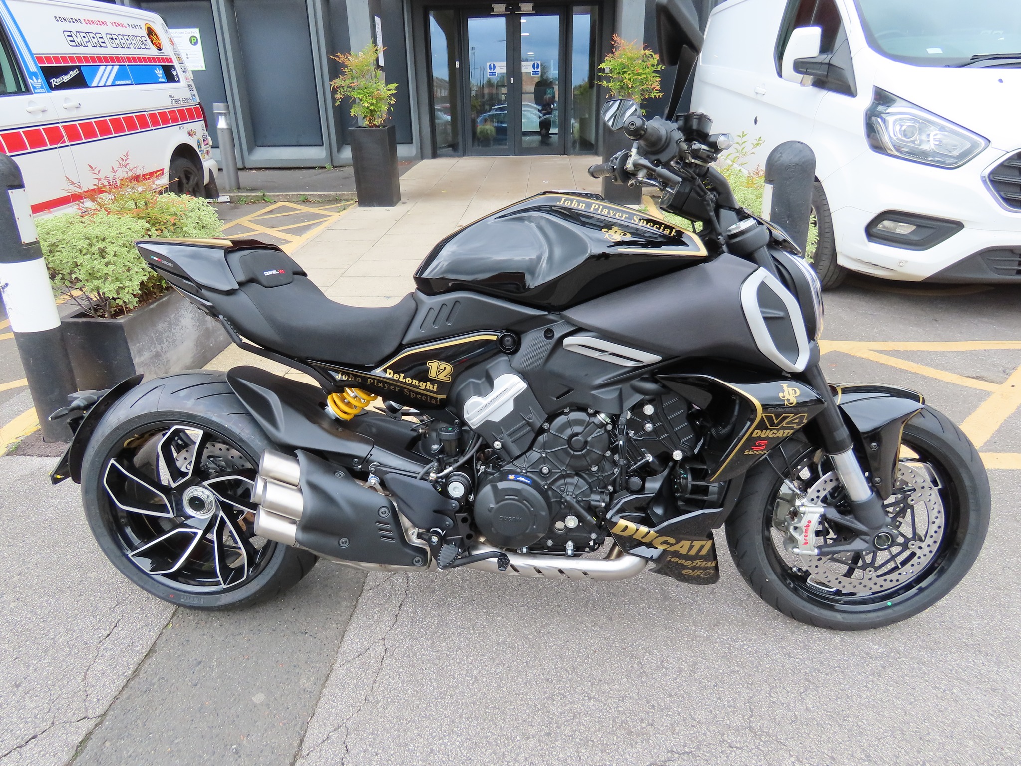 LOOK LOOK LOOK !!!!!!!!!!!!!!!!!!!!!!!! STUNNING DIAVEL V4 2024