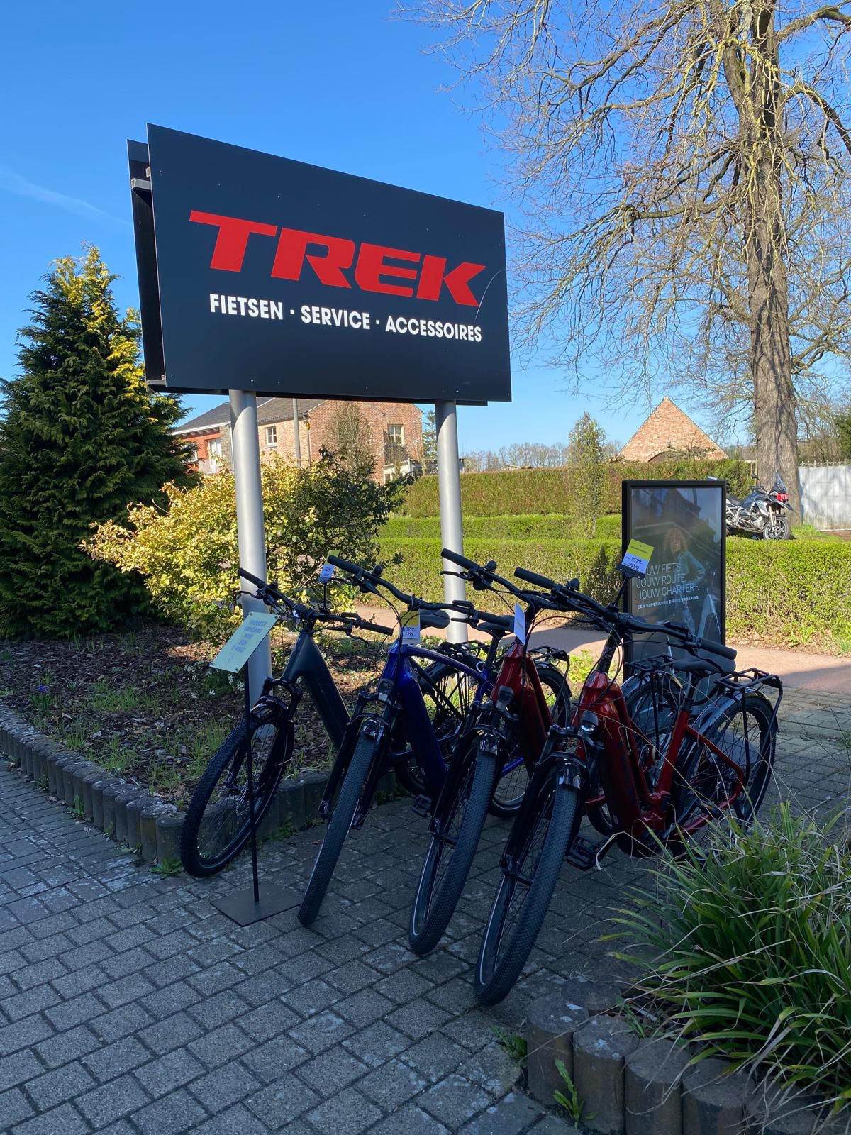 trek bicycle diepenbeek Domane AL 5 Gen 4 speed Shimano 105 7101 cassette Trek Bicycle Diepenbeek, Stationsstraat 116,