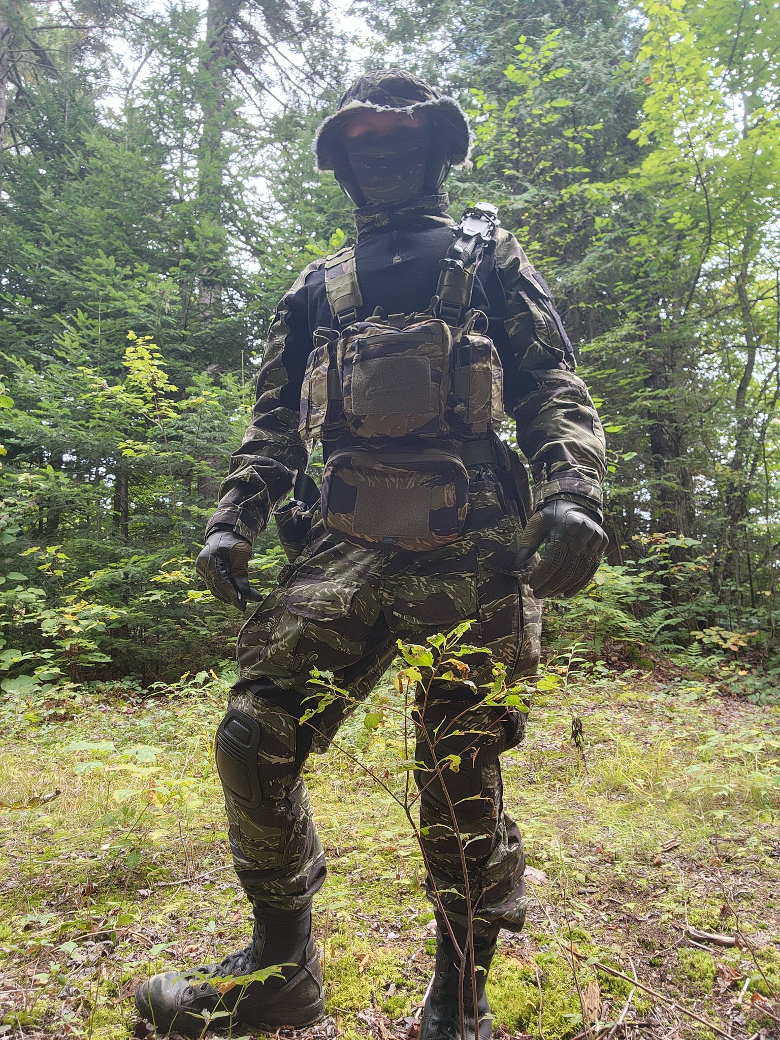 Krydex pants and shirt with Helikon-Tex rig and Carcajou Tactical hat
