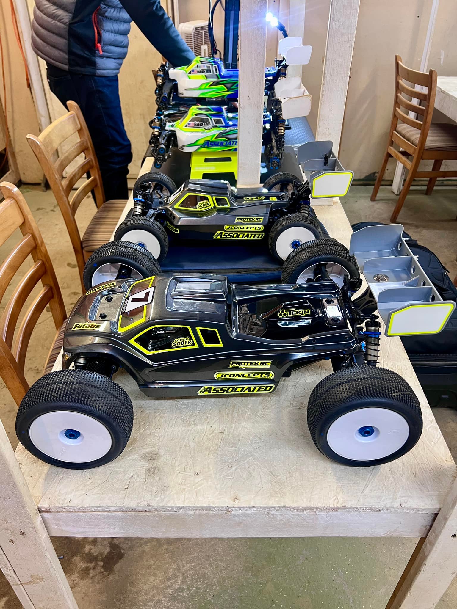 Kit Buggy Tout-terrain électrique HB Racing E8 World Spec 1/8 4x4 - Modèle HBS204855 à Monter